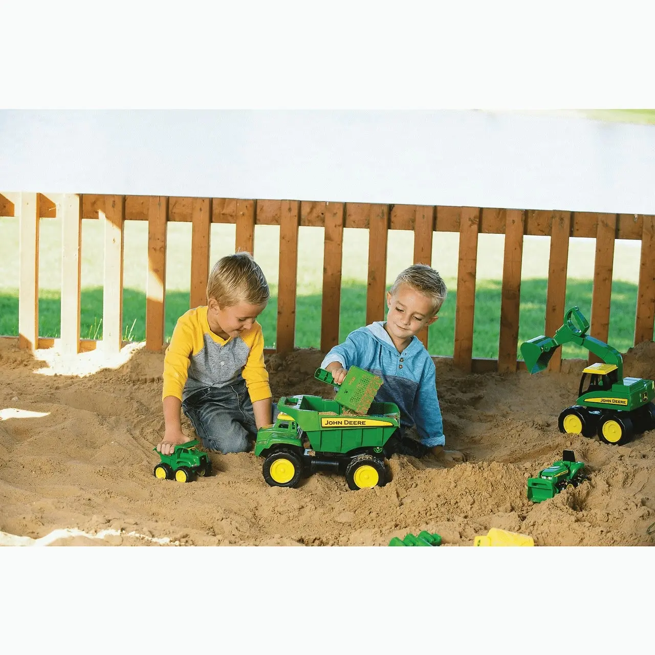 15'' Big Scoop Dump Truck with Sand Tools