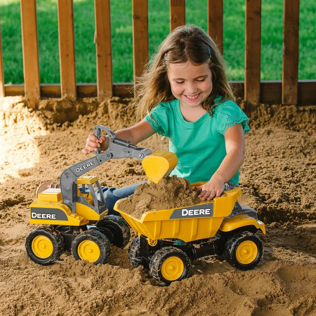 John Deere - 15'' Construction Dump Truck Sandbox Construction