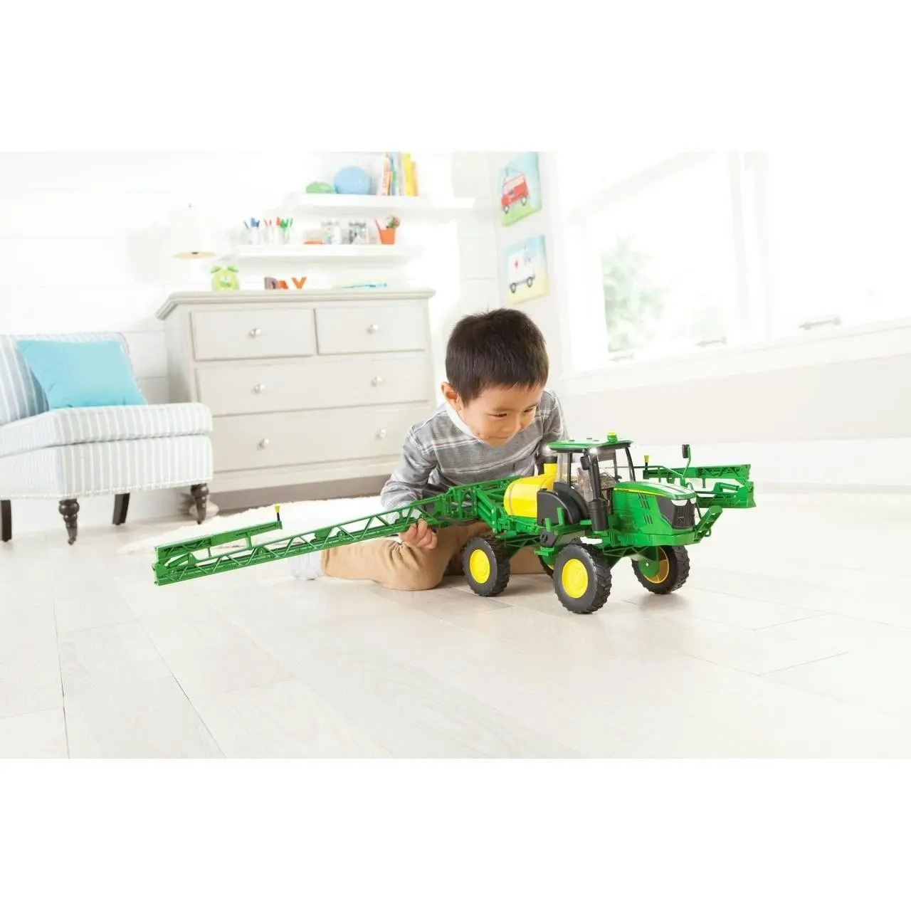 John Deere - Tomy Big Farm John Deere 1:16 Scale R4023 Self Propelled Sprayer