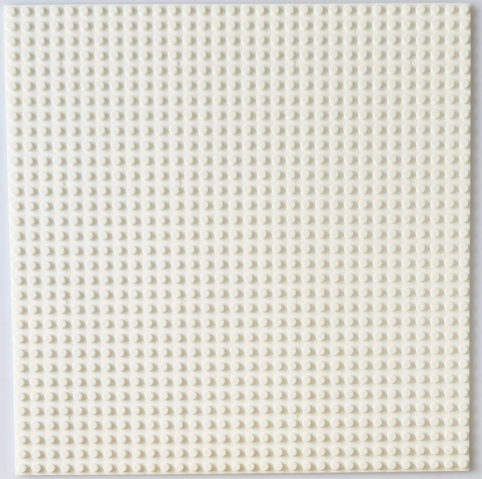 BASEPLATE 32x32 Studs White Generic