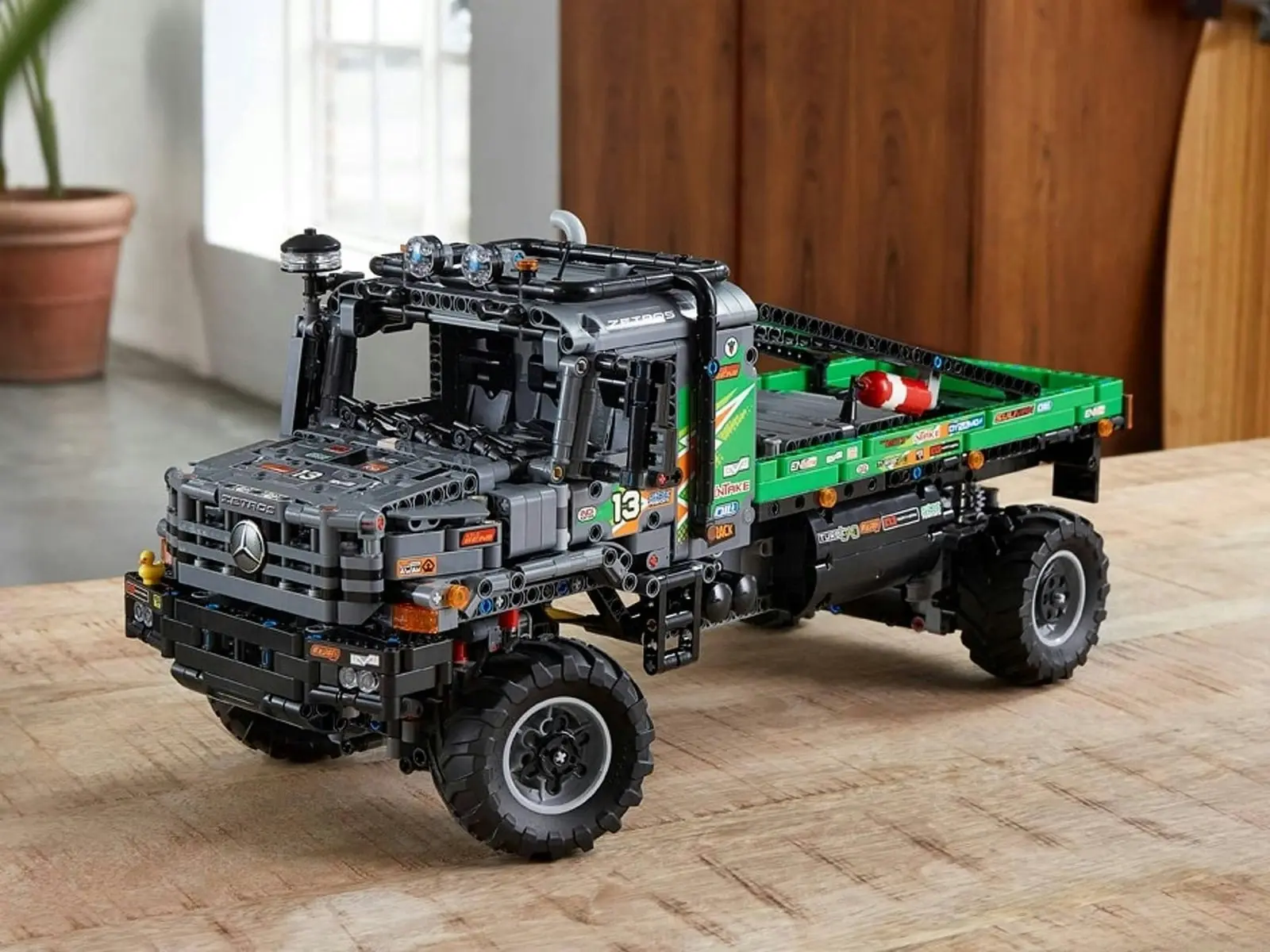 LEGO 42129 4x4 Mercedes-Benz Zetros Trial Truck - Technic