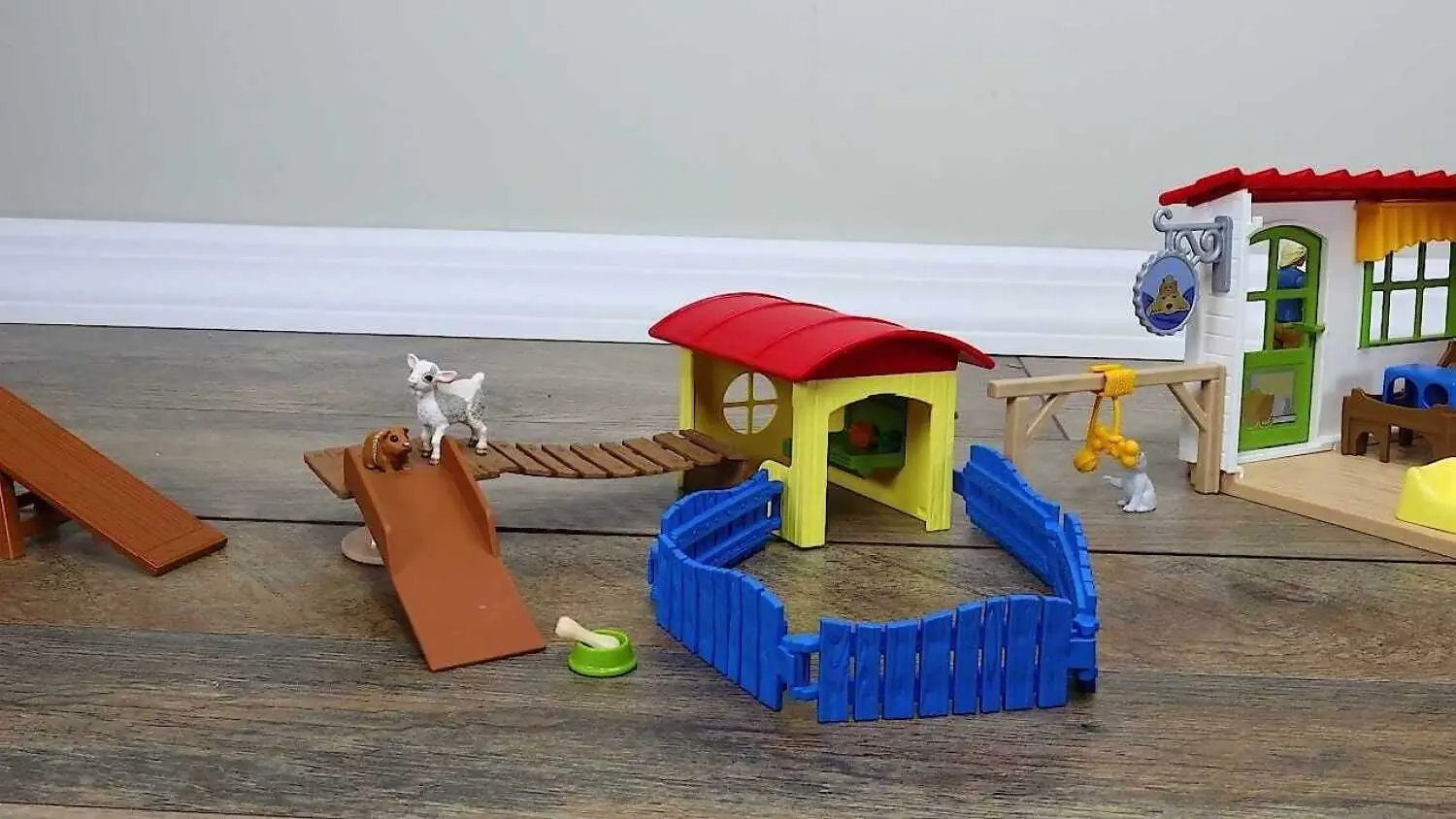 Schleich - Pet Hotel Animal Playset