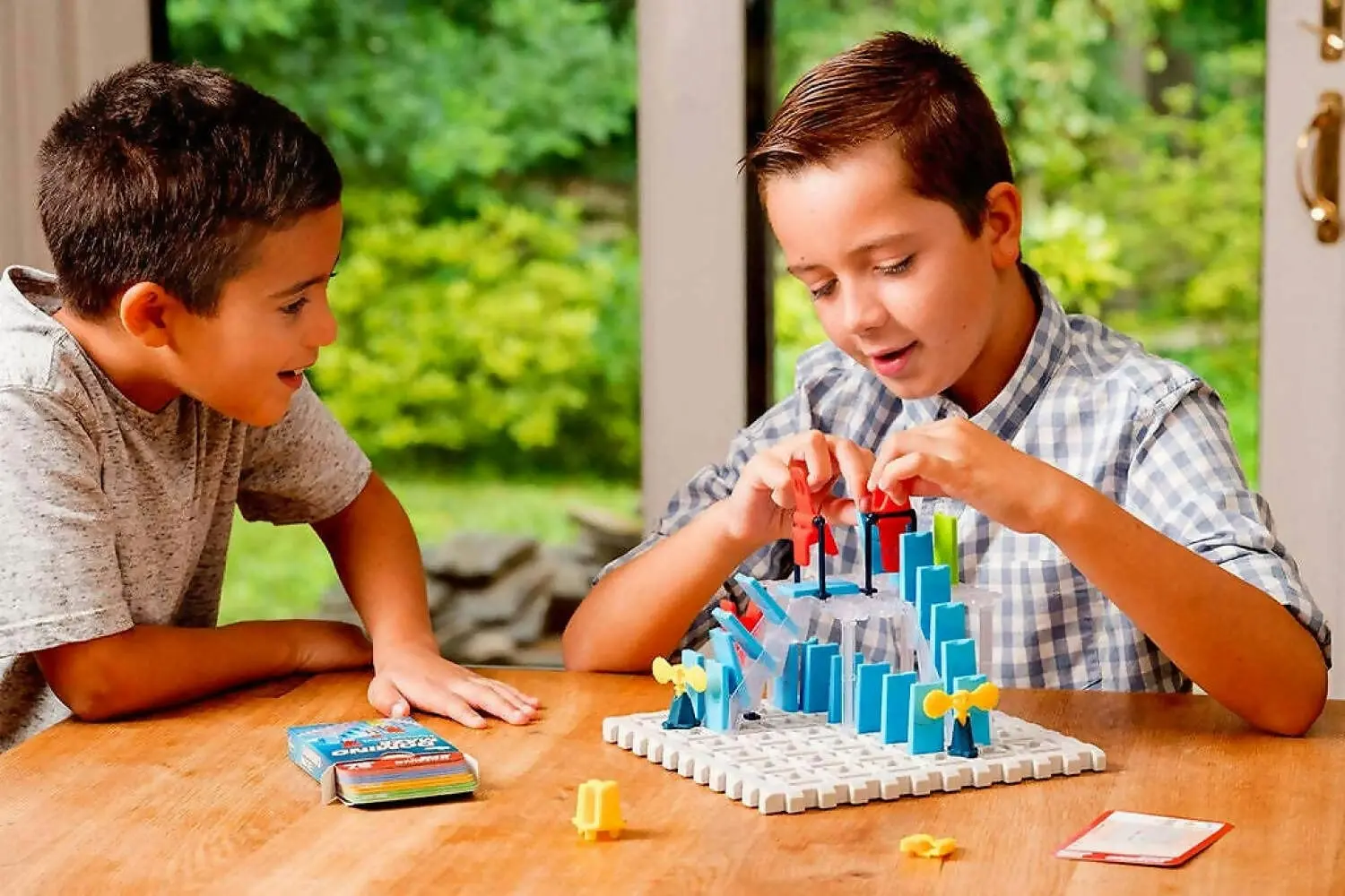 ThinkFun - Domino Maze Boards and logic puzzle Game