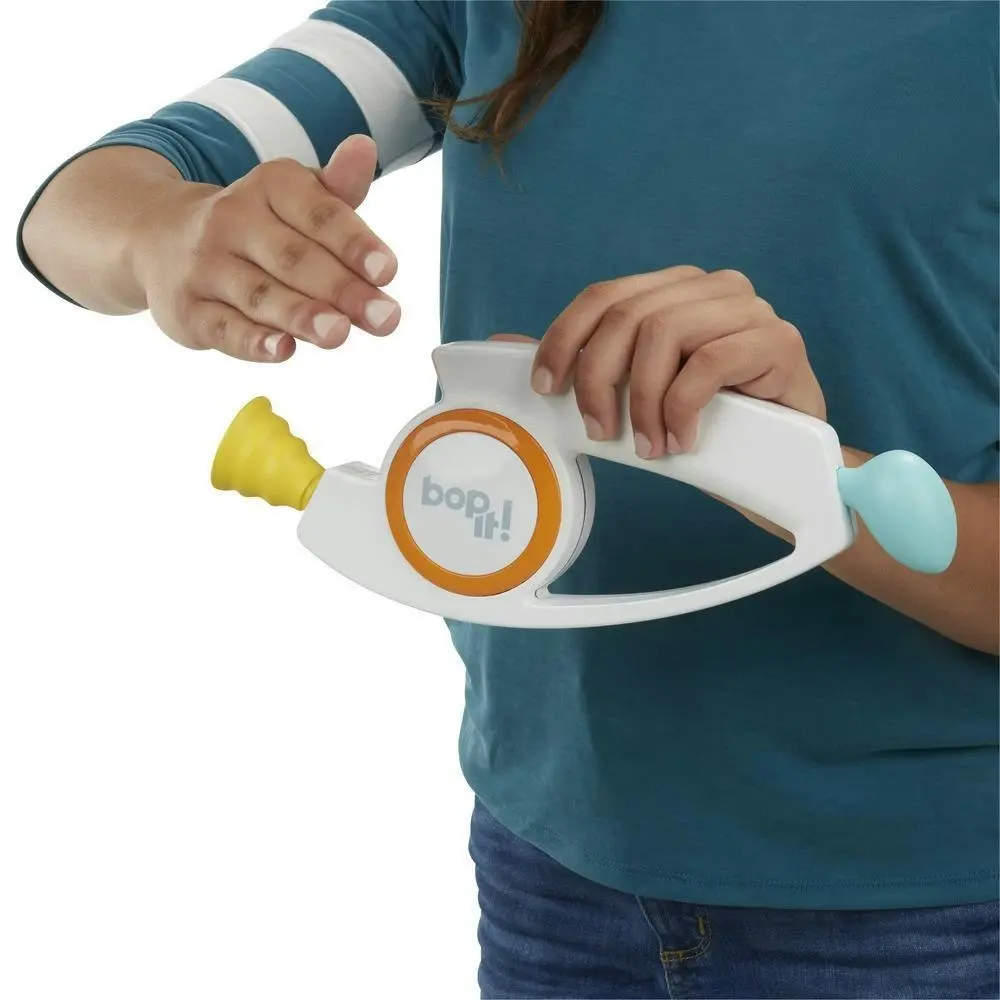 Hasbro Gaming - Bop It. Electronic Game  Hasbro