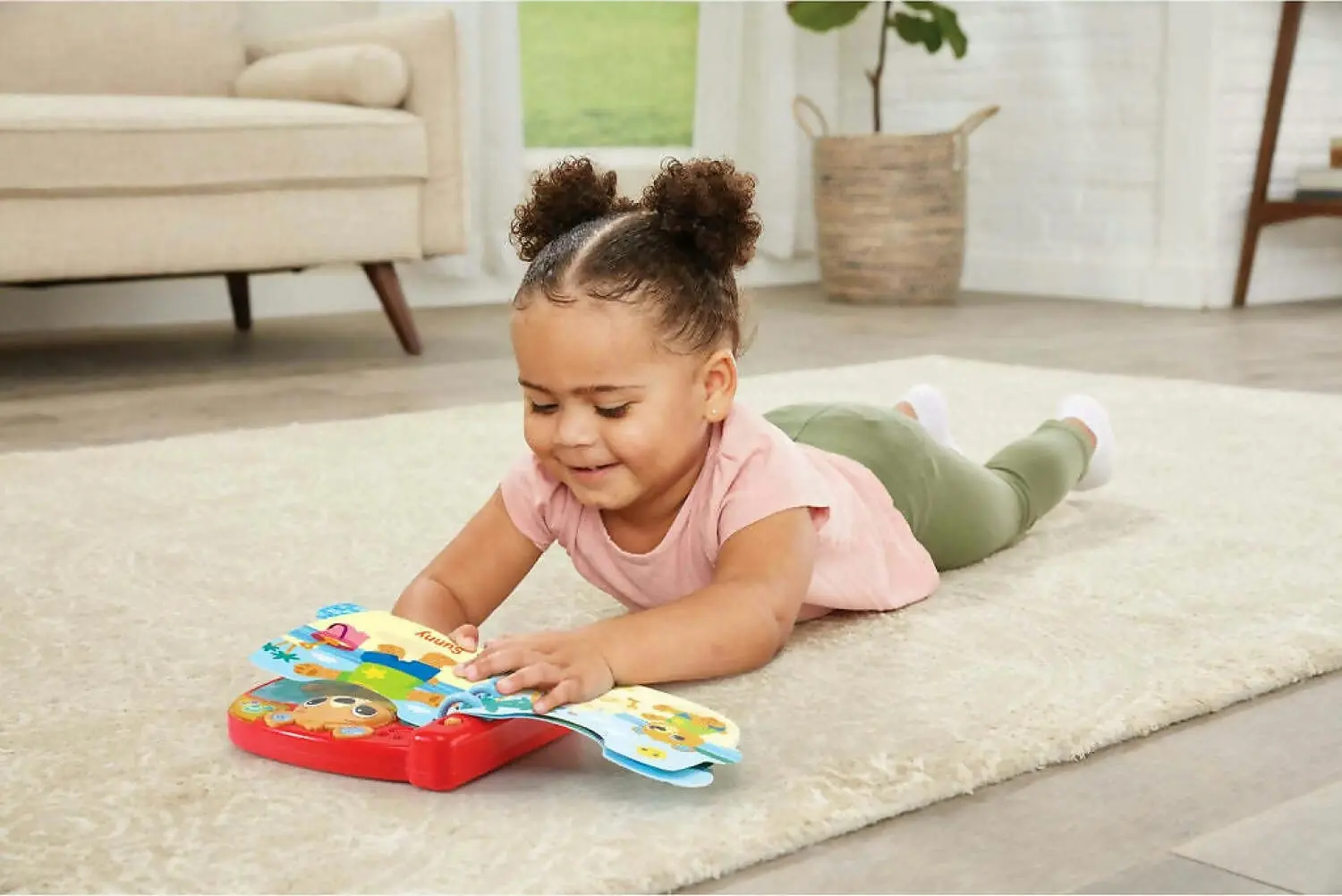 VTech - Four Seasons Dress-up Book