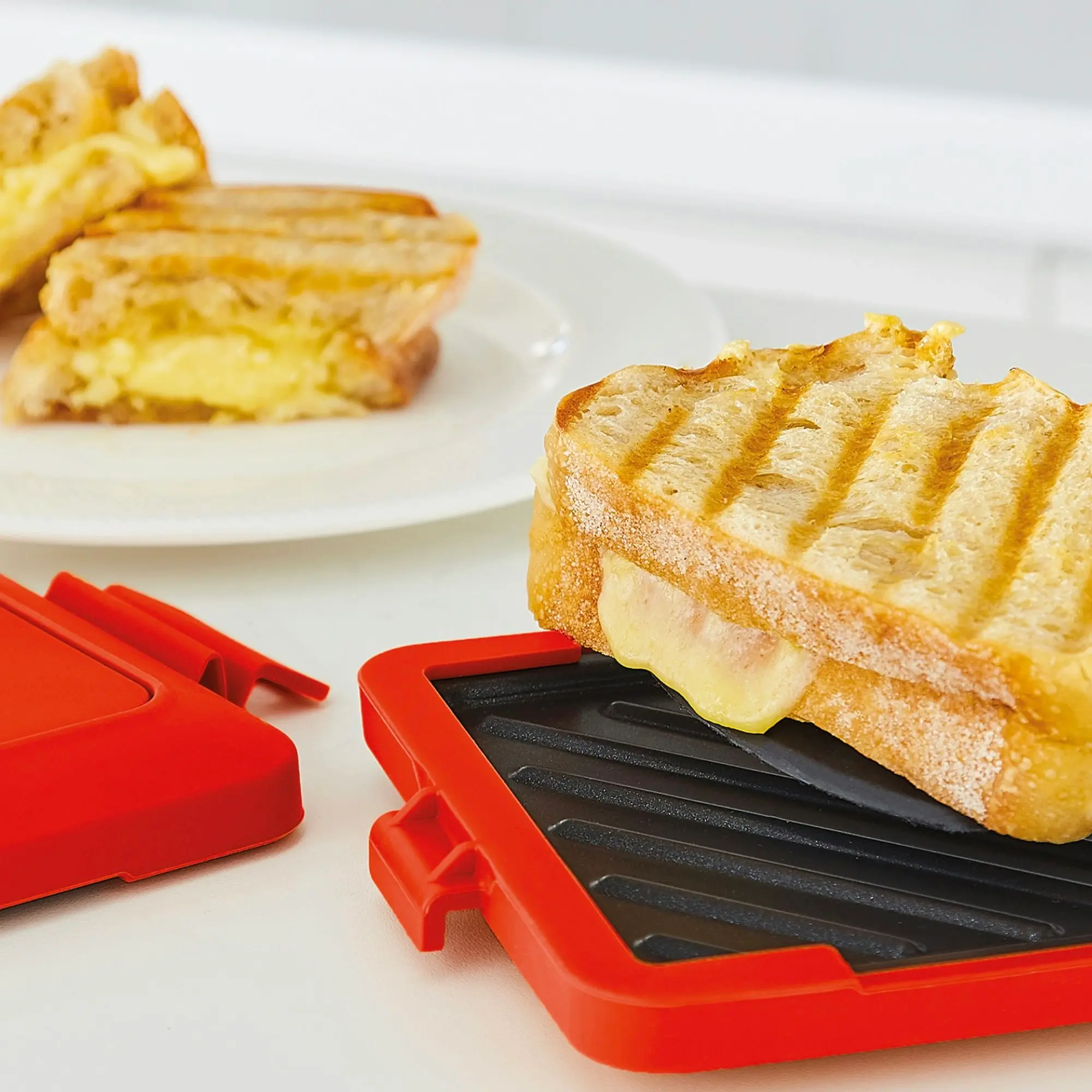 Eezee's Muncheez Microwave Toastie Maker: Quick & Easy Snacks