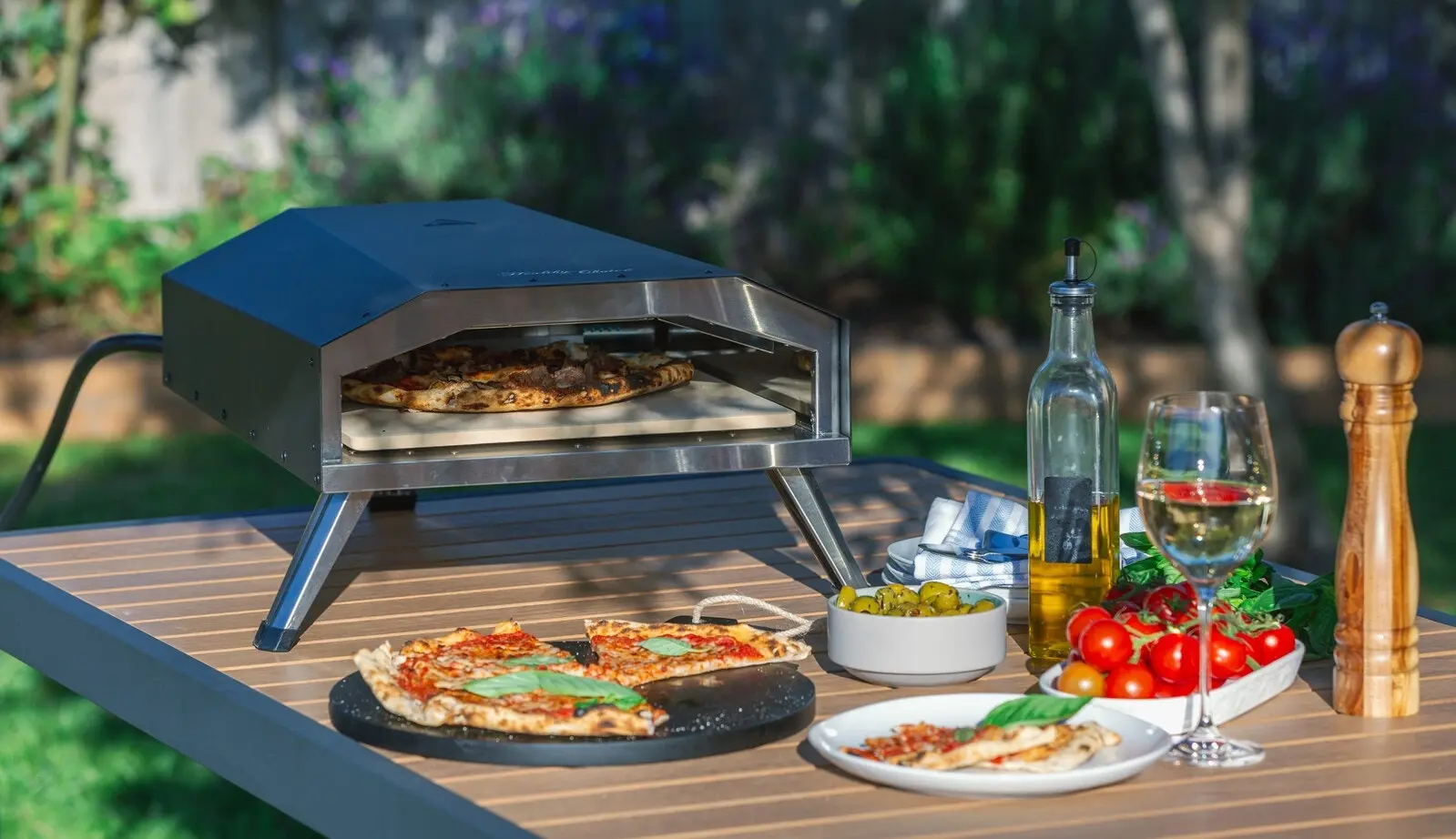 Lightning-fast Cooking 13" Outdoor Gas Pizza Oven