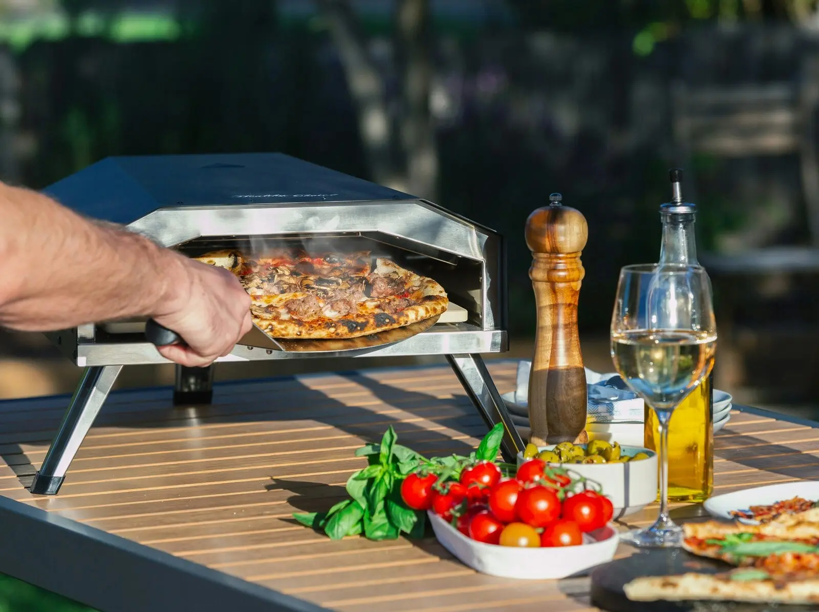 Lightning-fast Cooking 13" Outdoor Gas Pizza Oven