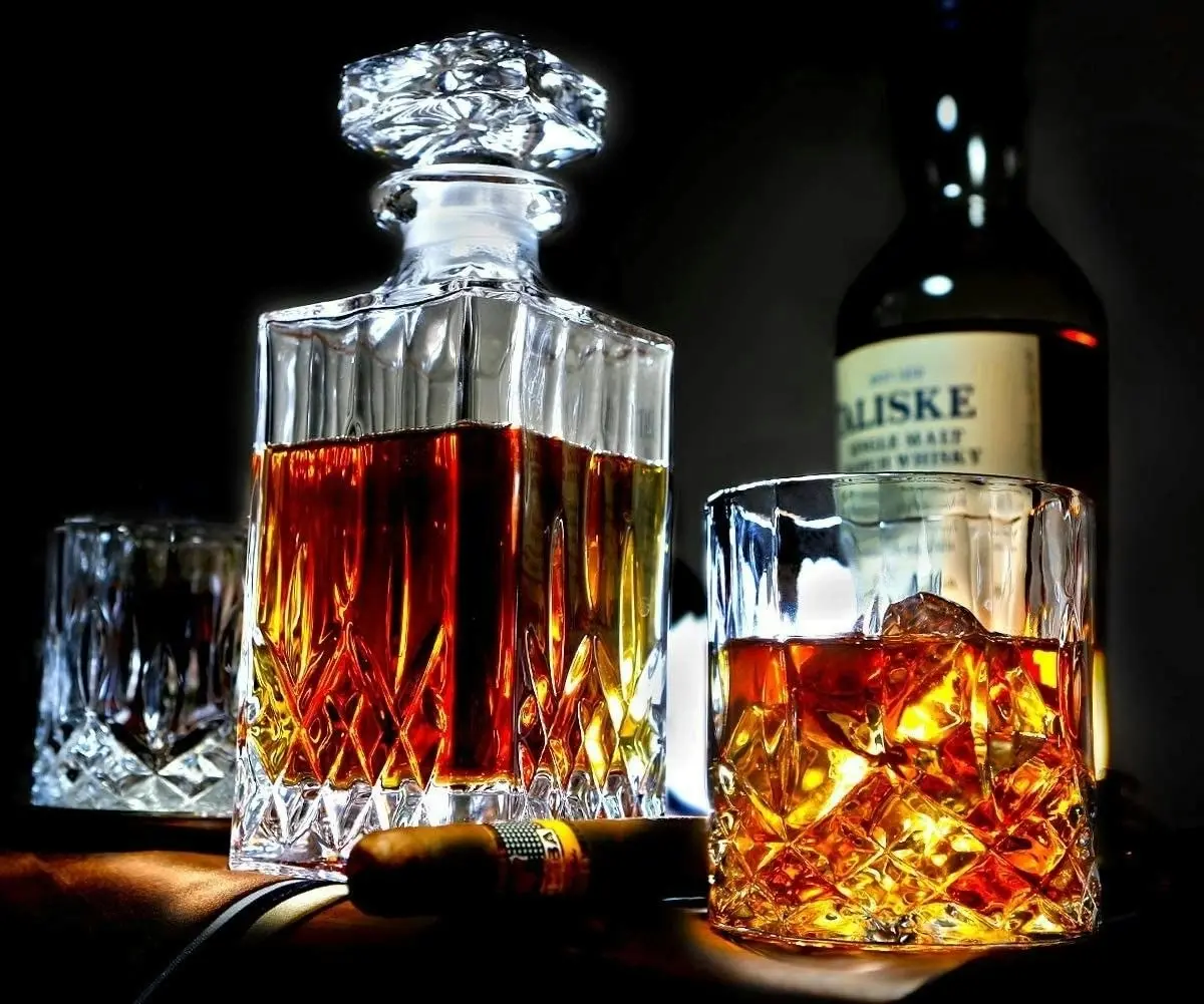 Premium Whiskey Decanter set with 6 glasses, 7 piece set