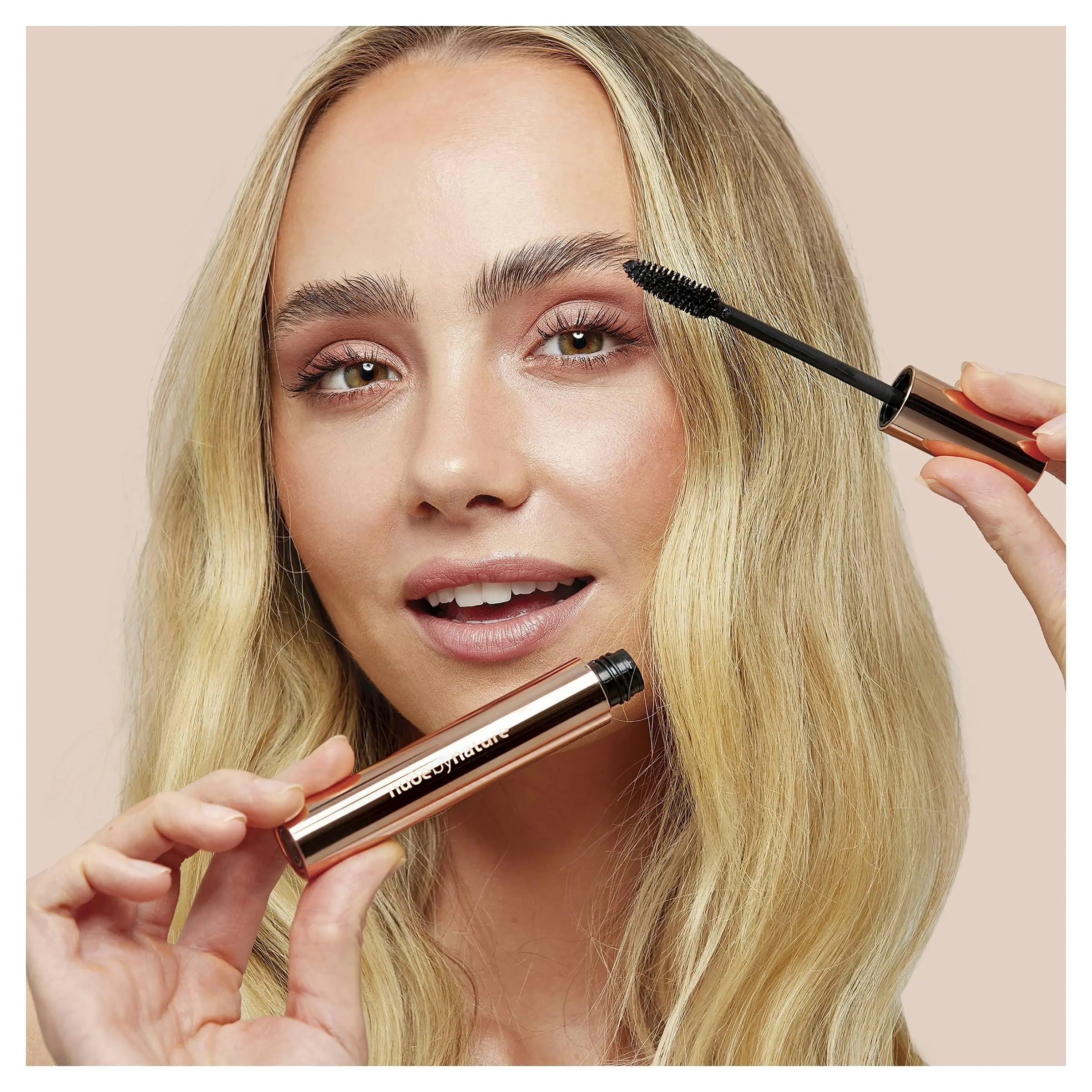 Nude by Nature Absolute Volumising Mascara Black