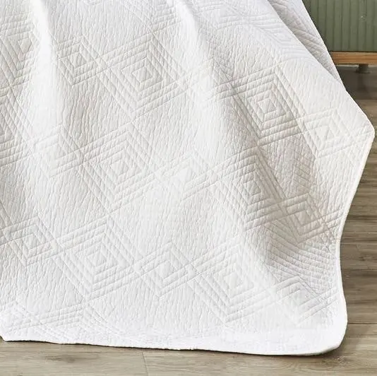 Diamond White Bedspread set by Classic Quilts