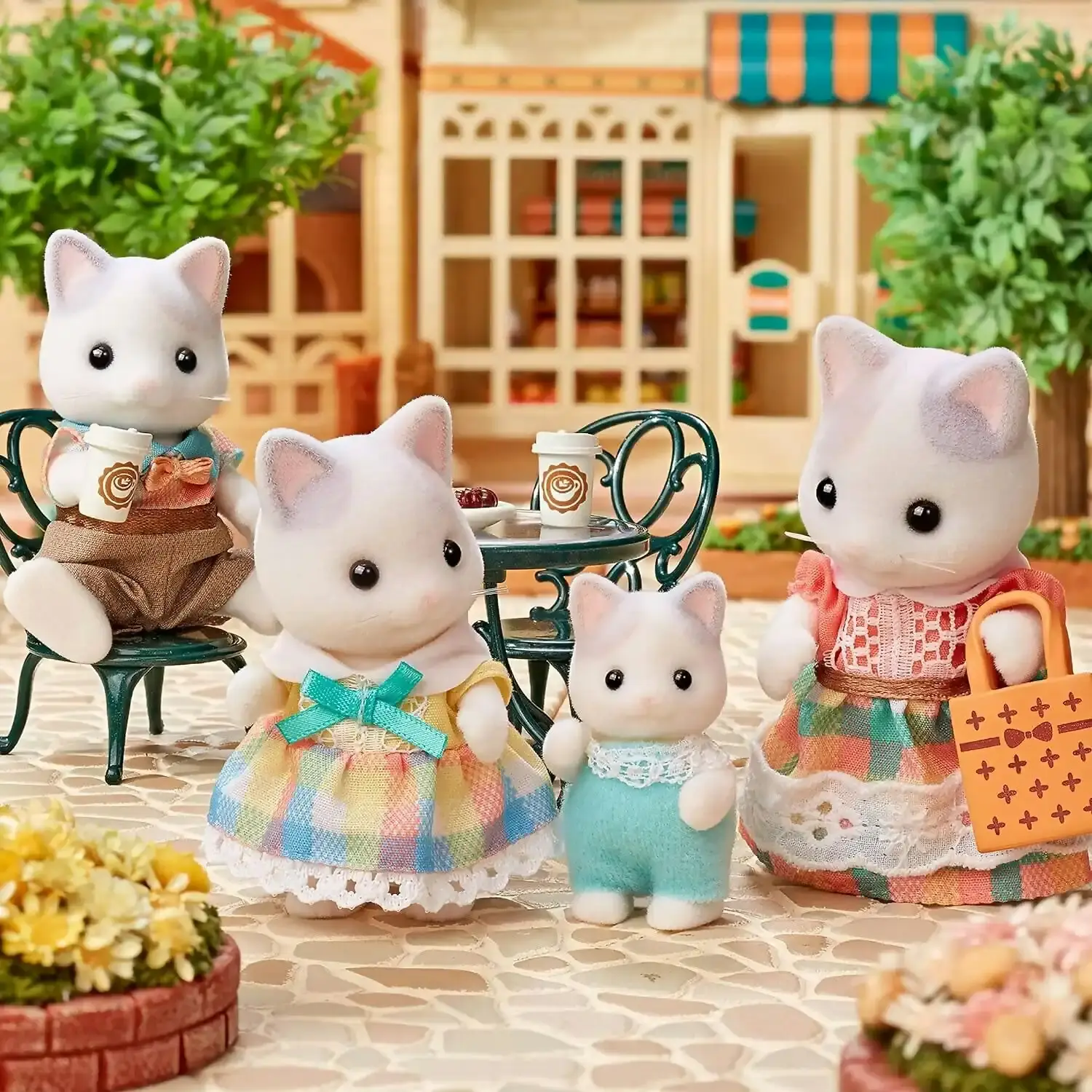 Sylvanian Families - Latte Cat Family