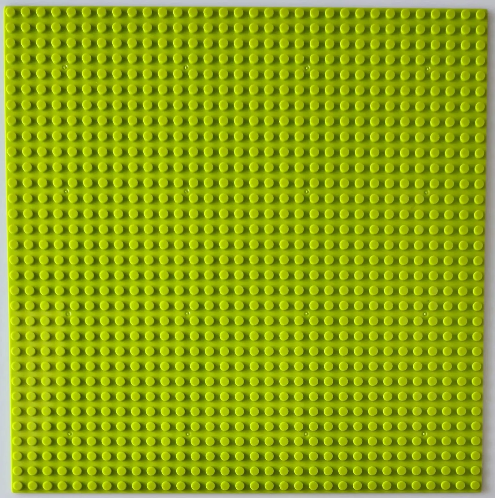 BASEPLATE 32x32 Studs L/green Generic