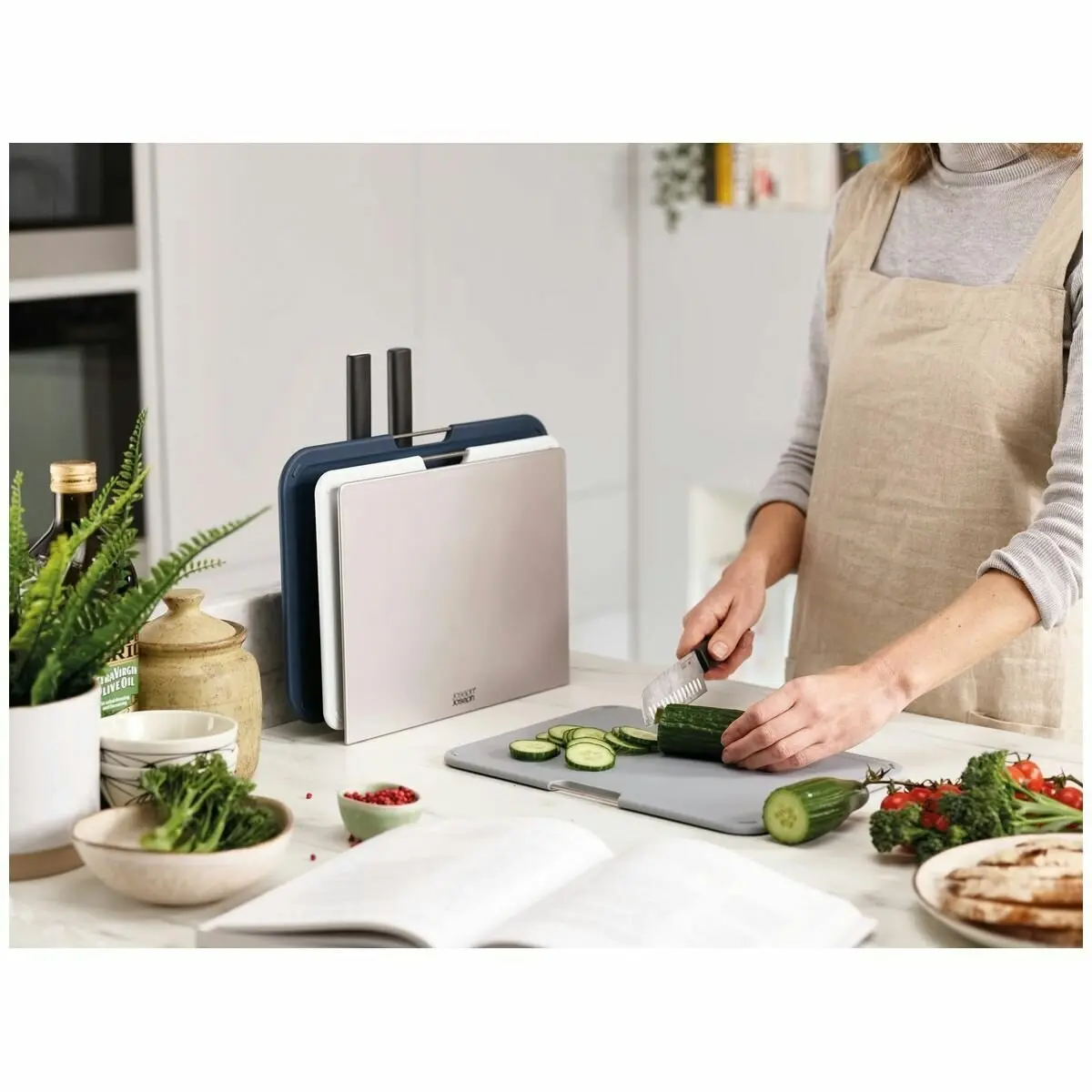 Joseph Joseph Nest Knife and Chopping Board Set