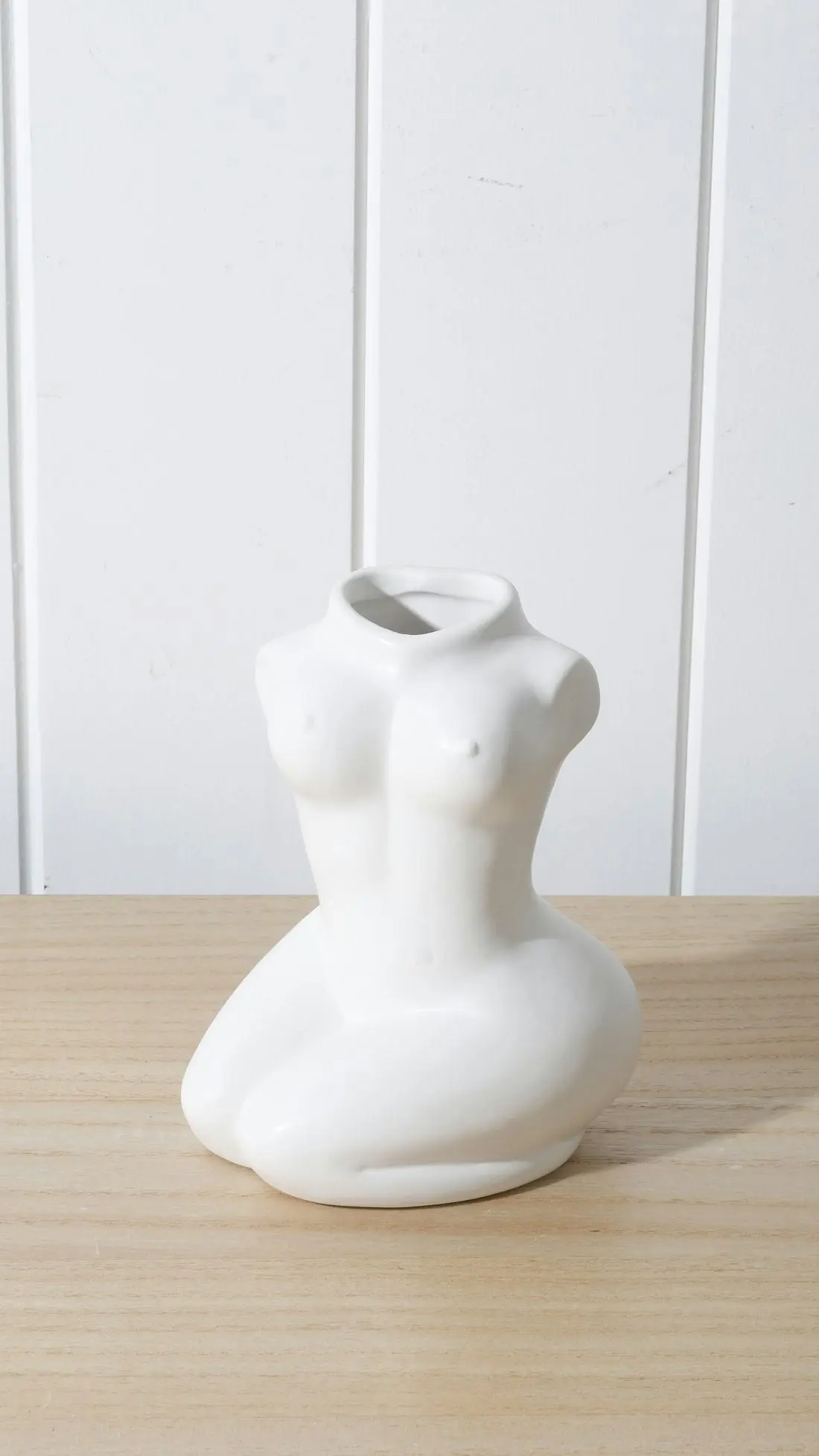 Neisha Female Ceramic Vase 15 x 12 x 10cm