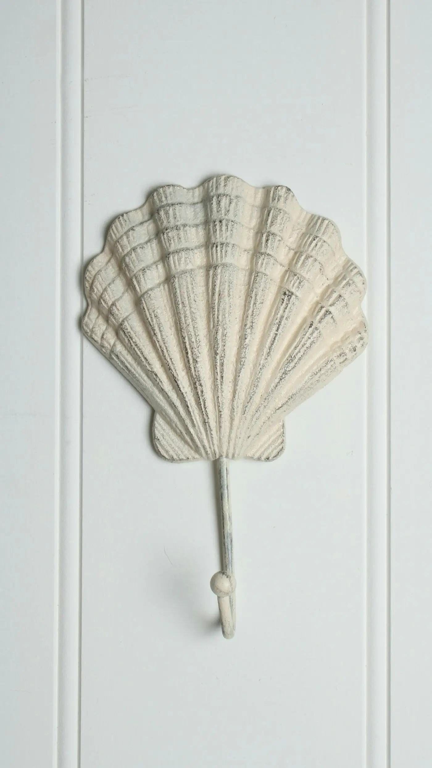 Harue Cast Iron Scallop Shell Hook 23 x 14 x 5cm