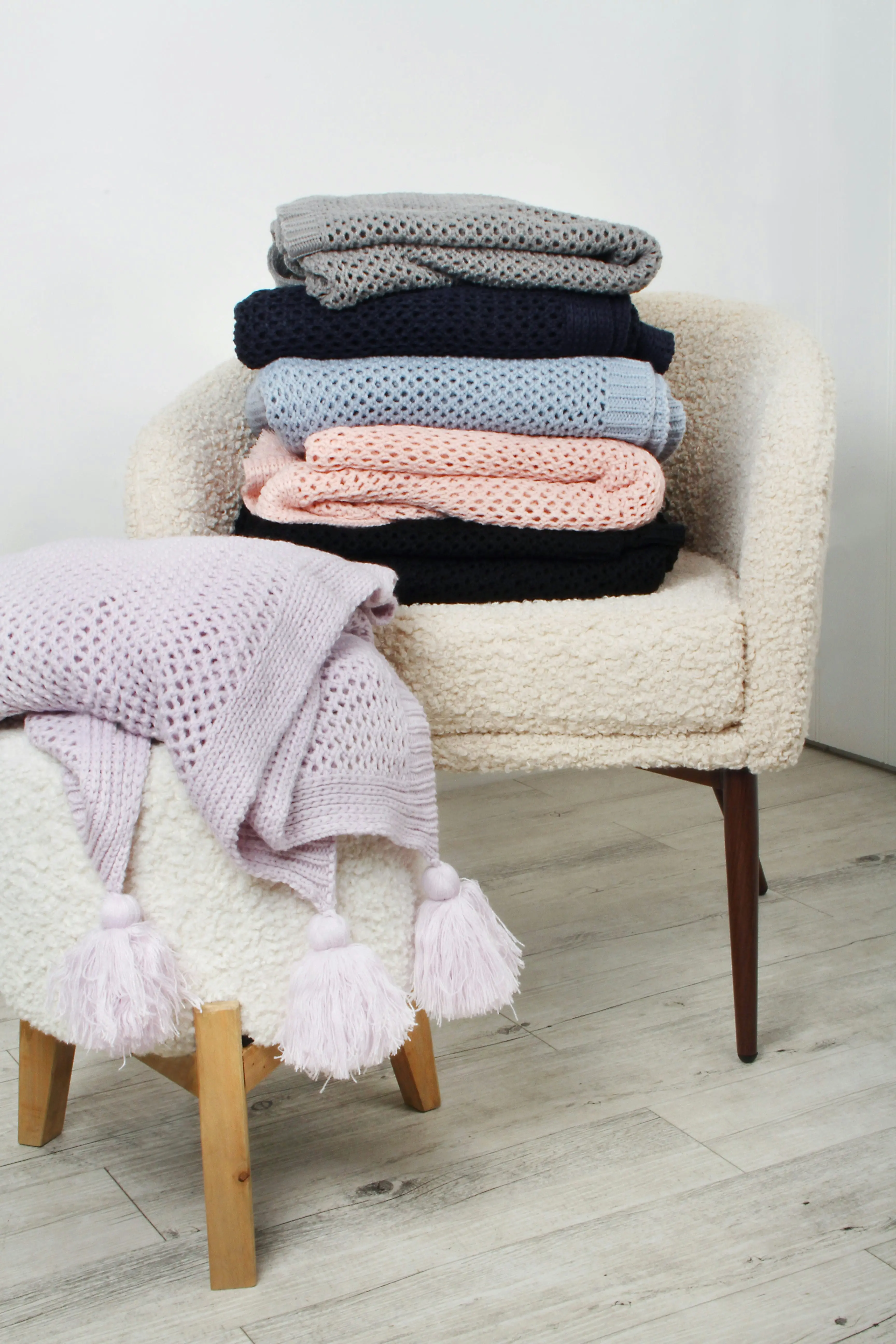 Barnes Chunky Knit Throw With Tassels Blush