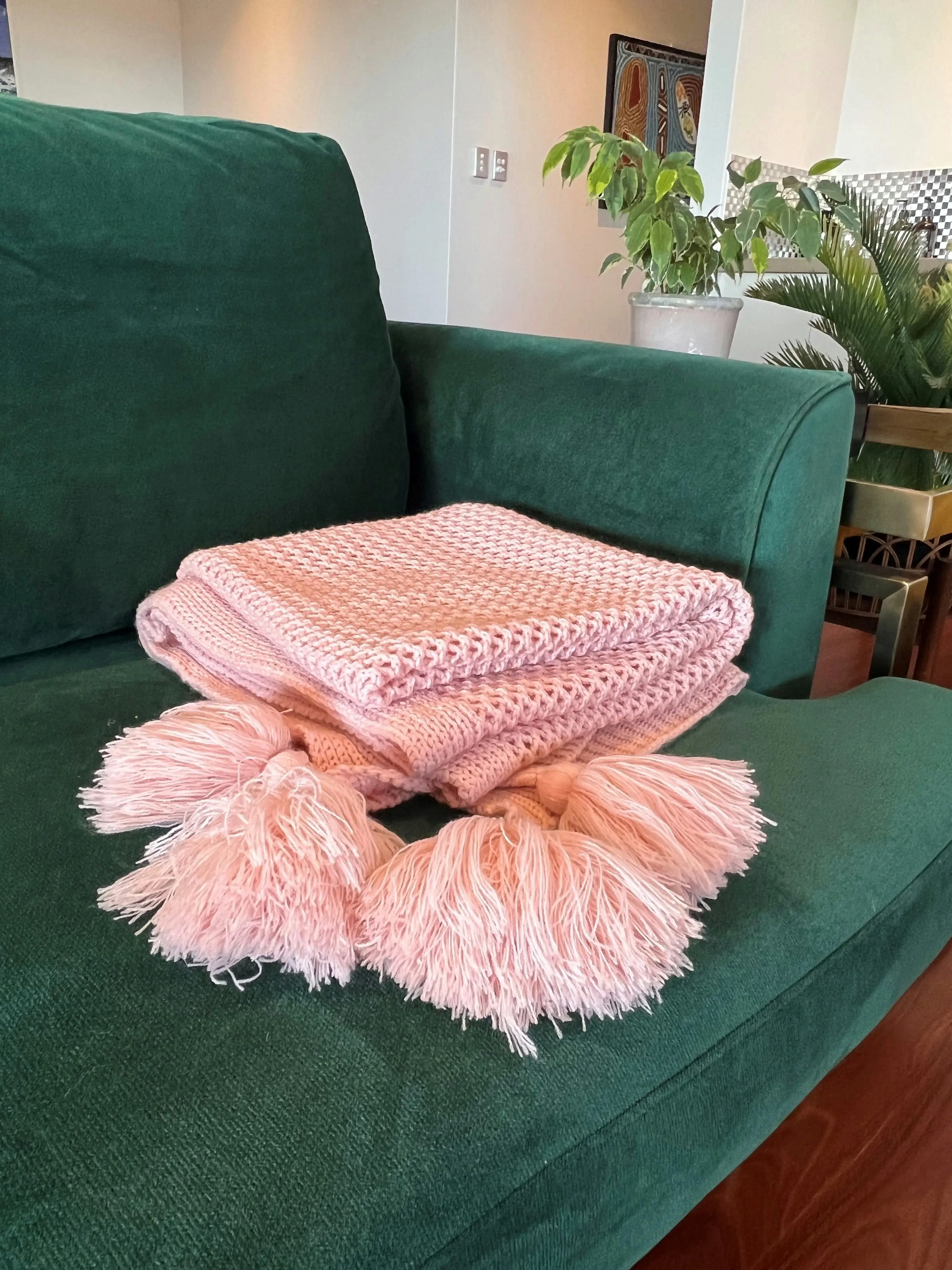 Barnes Chunky Knit Throw With Tassels Blush