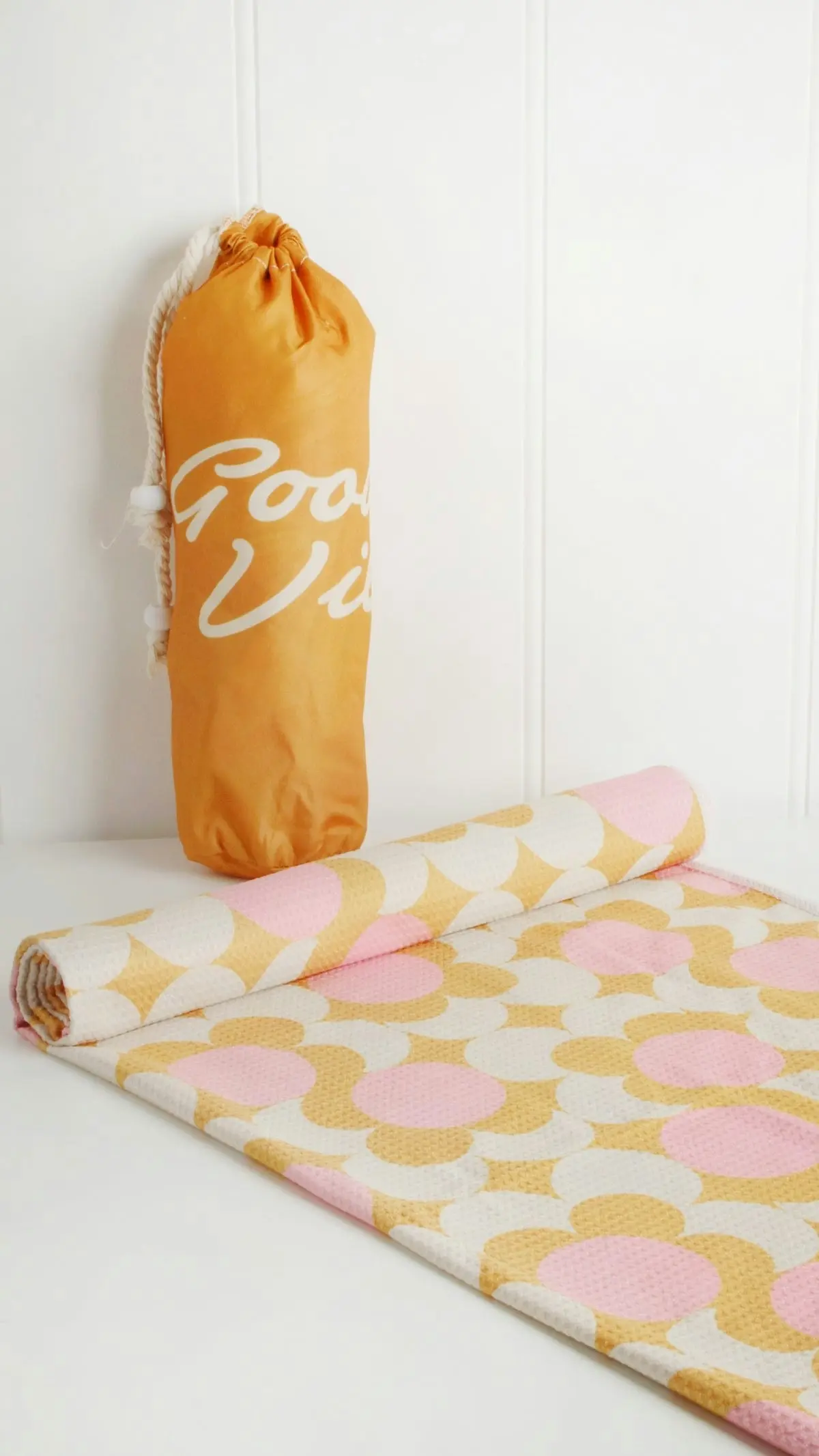 Premium Quick Dry Beach Towel - Retro Dot