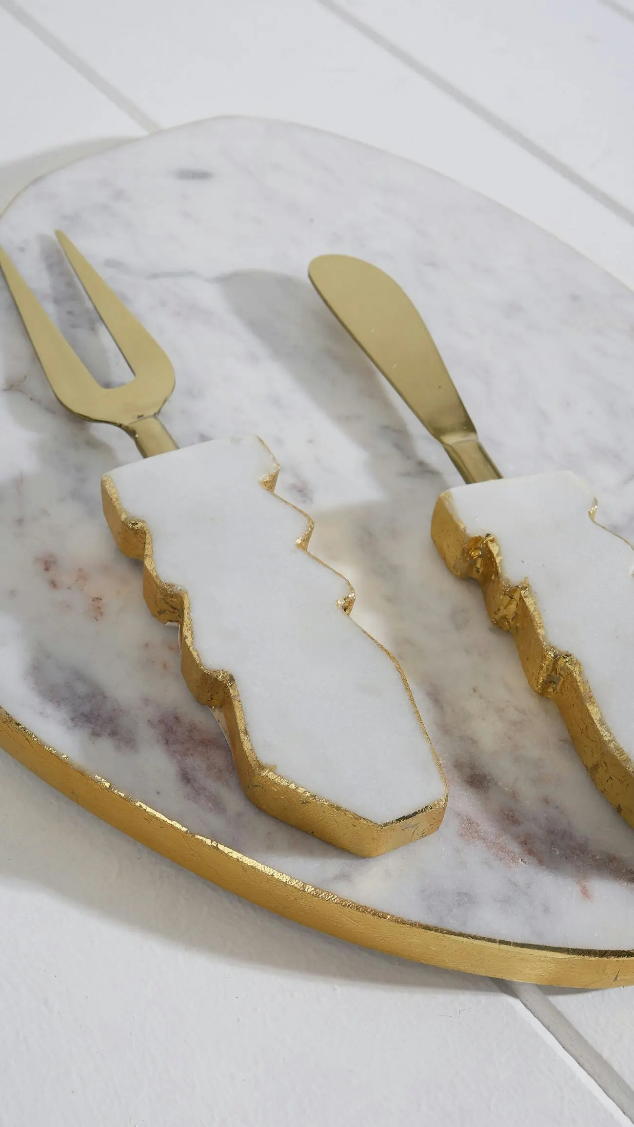 Wonda Marble Set Of 2 Cheese Knives With Gold Foil