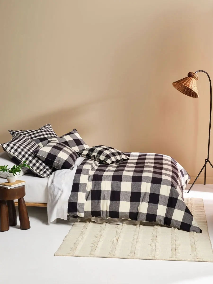 Linen House Wren Quilt Cover Set   Black