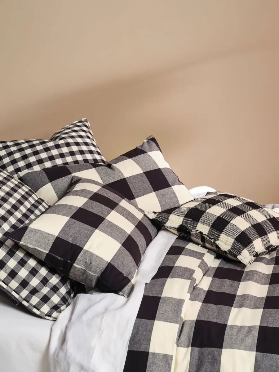 Linen House Wren Quilt Cover Set   Black