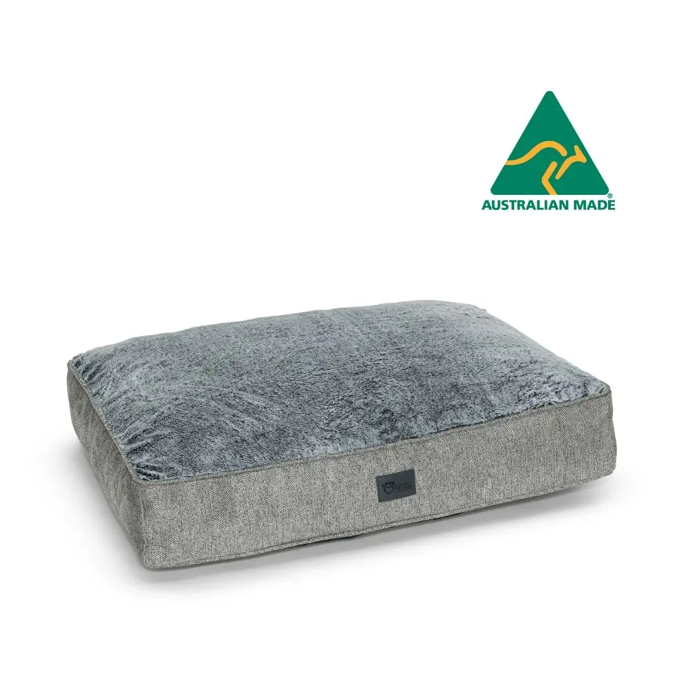 Superior Pet Plus Hooch Soft Pet/Dog/Cat Cushion/Bed Artic Faux Fur Small 82cm