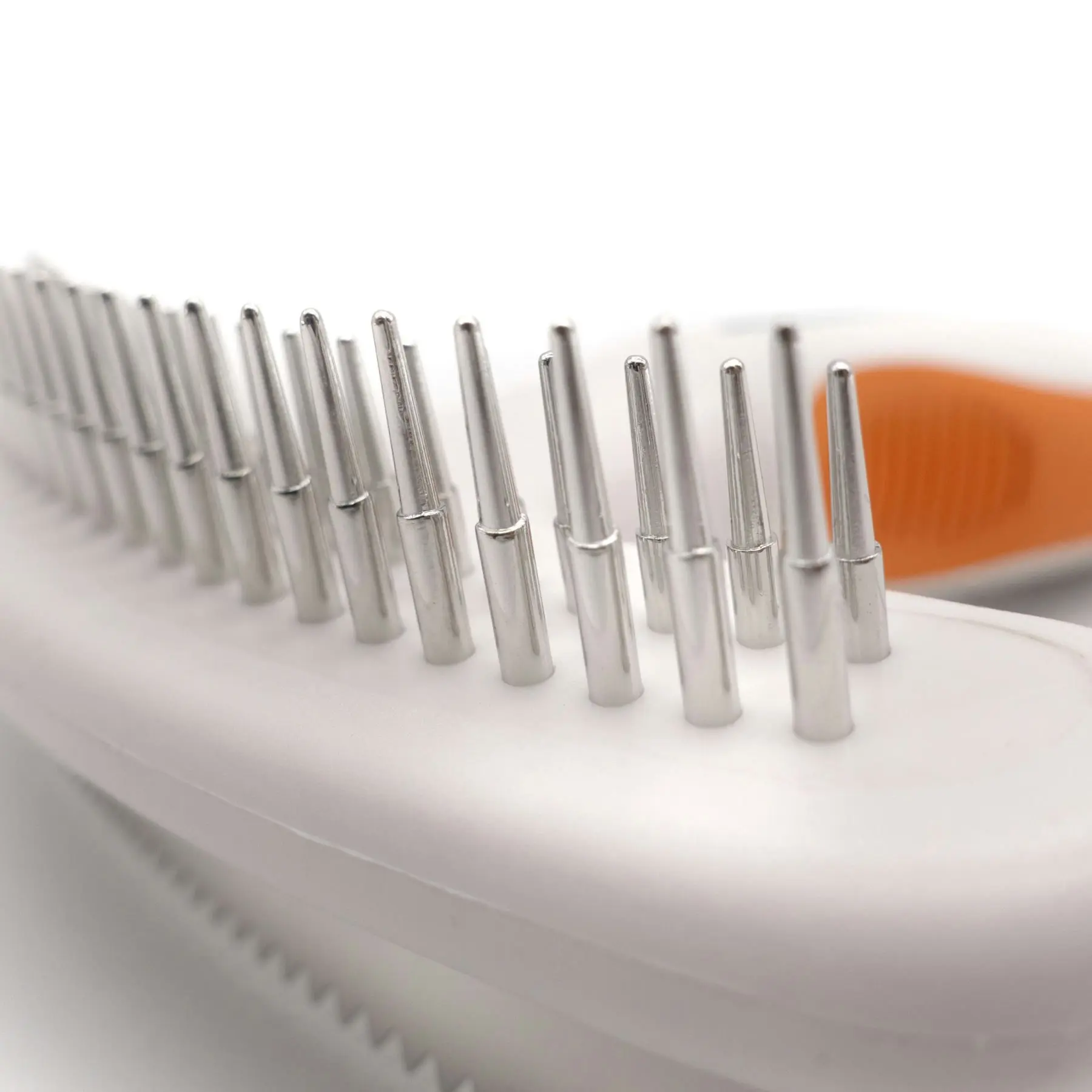 Wahl Orange and White Row Rake - Shedding Blade