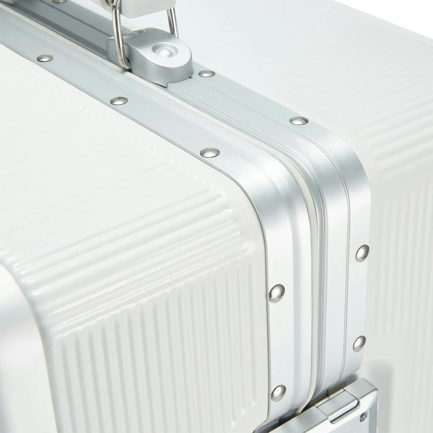 Airway Titan Plus- Aluminium Frame Suitcase Medium Check-In Luggage 24 Inch White