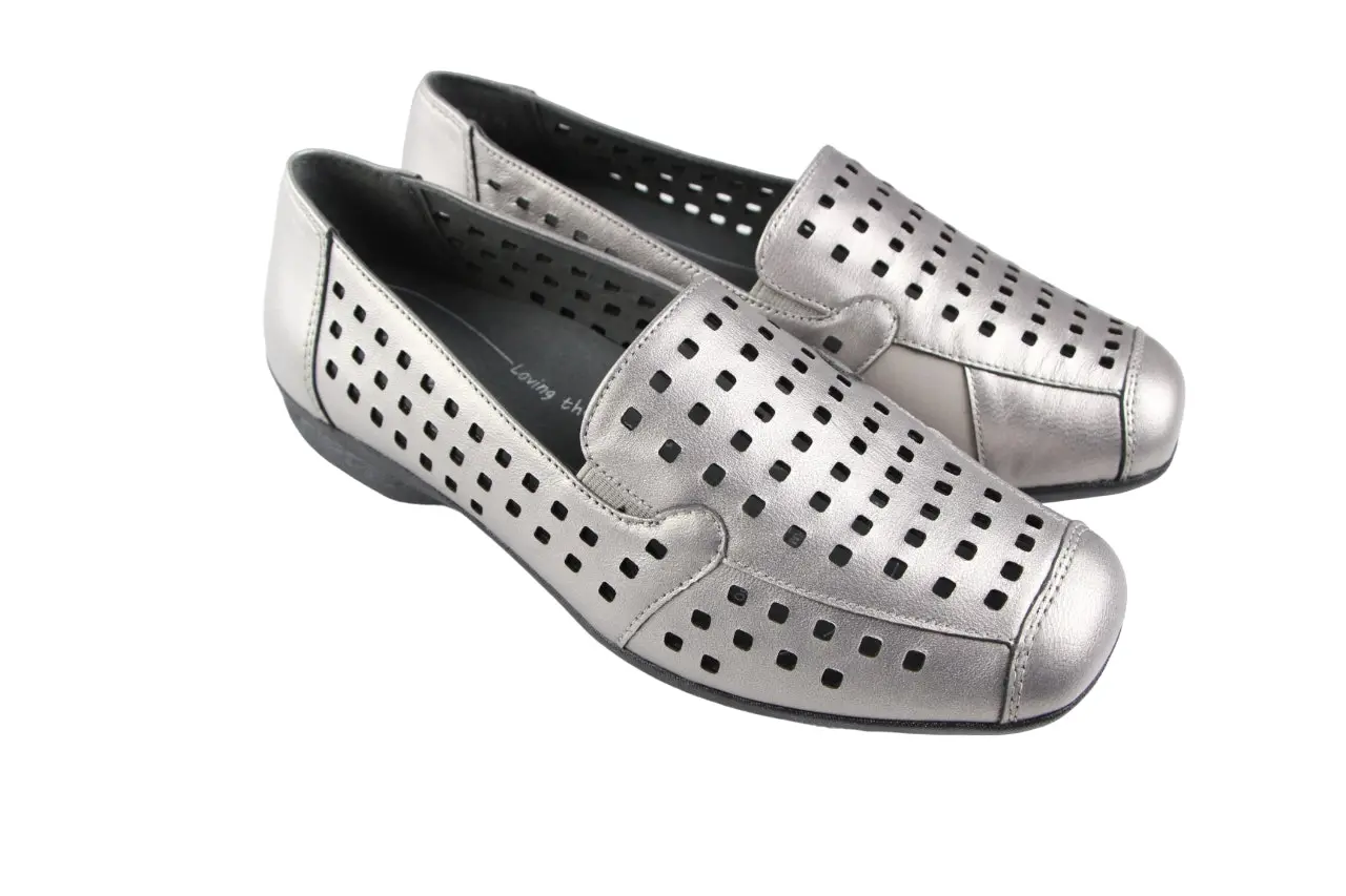 Womens Homyped Lizzy Platinum Sandals Slip On Shoes Flats