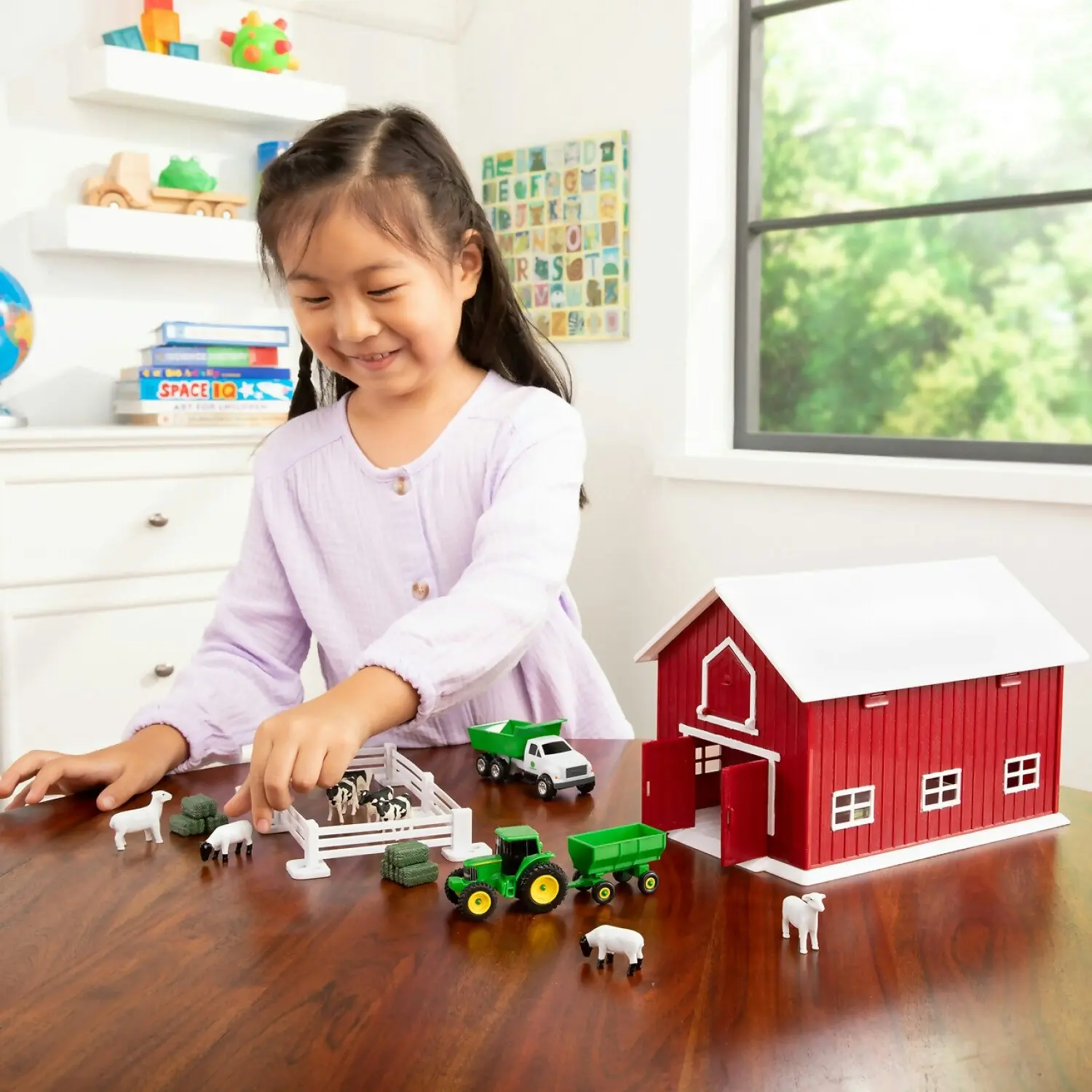 John Deere - 1:64 Scale 24 Piece Farm Playset With On-the-go Barn - Tomy