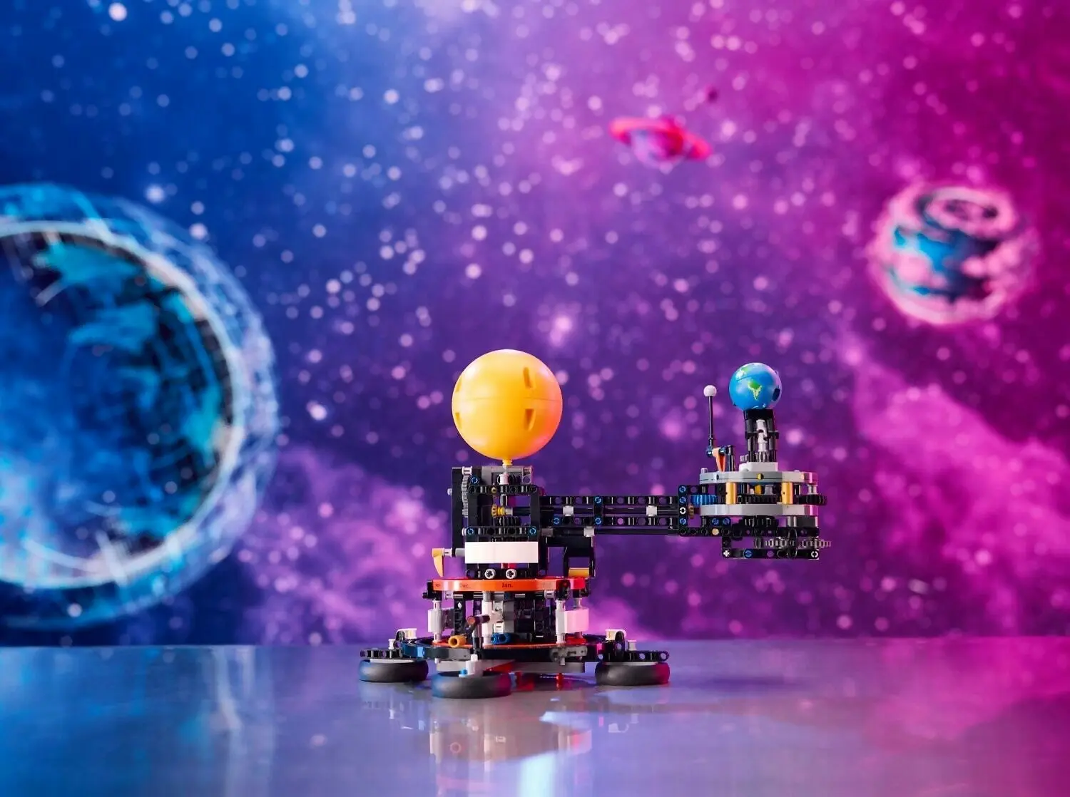 LEGO 42179 Planet Earth and Moon in Orbit - Technic