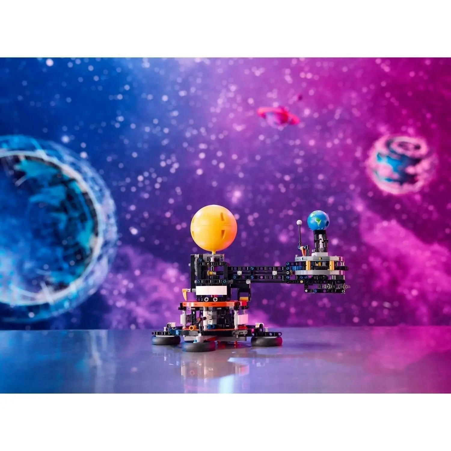 LEGO 42179 Planet Earth and Moon in Orbit - Technic