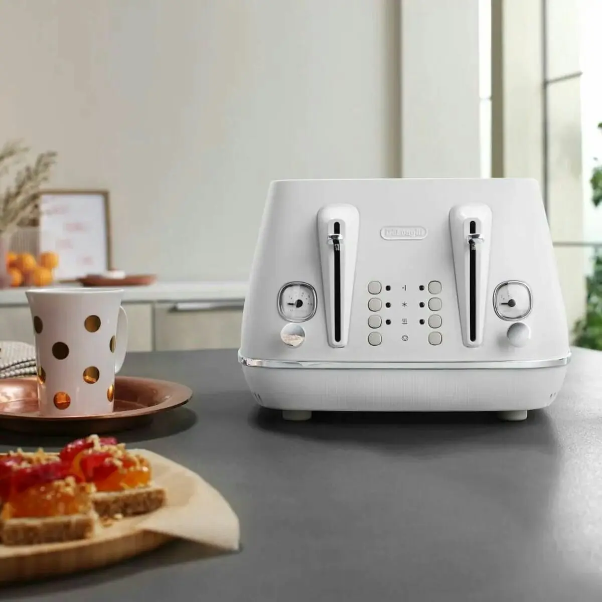 De'Longhi Distinta & Lattissima Breakfast Pack White