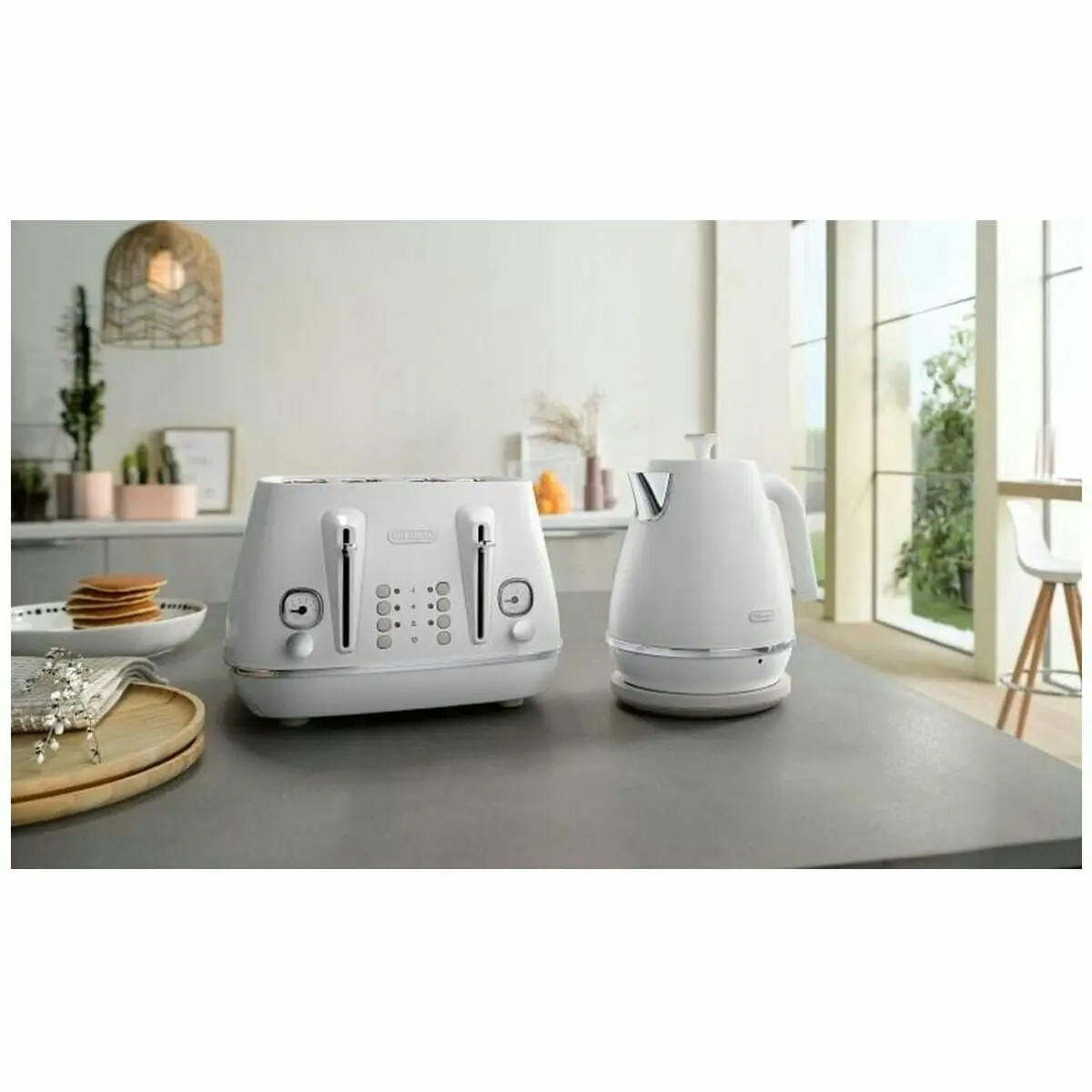 De'Longhi Distinta & Lattissima Breakfast Pack White