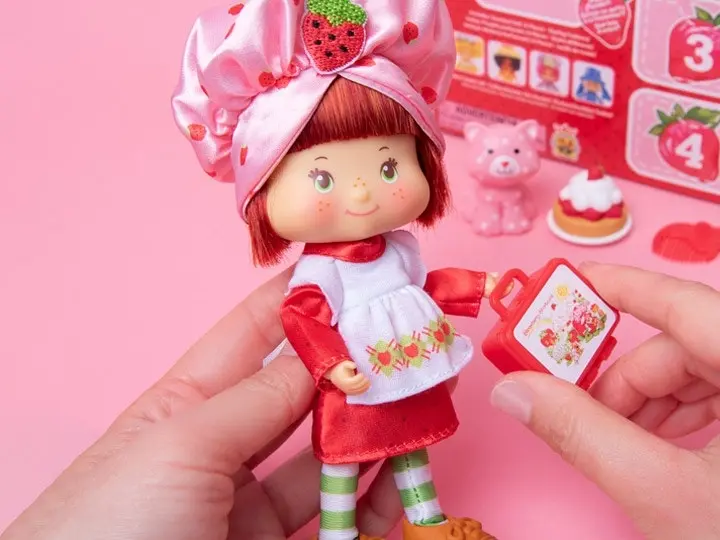 Strawberry Shortcake Fashion Doll 5.5"