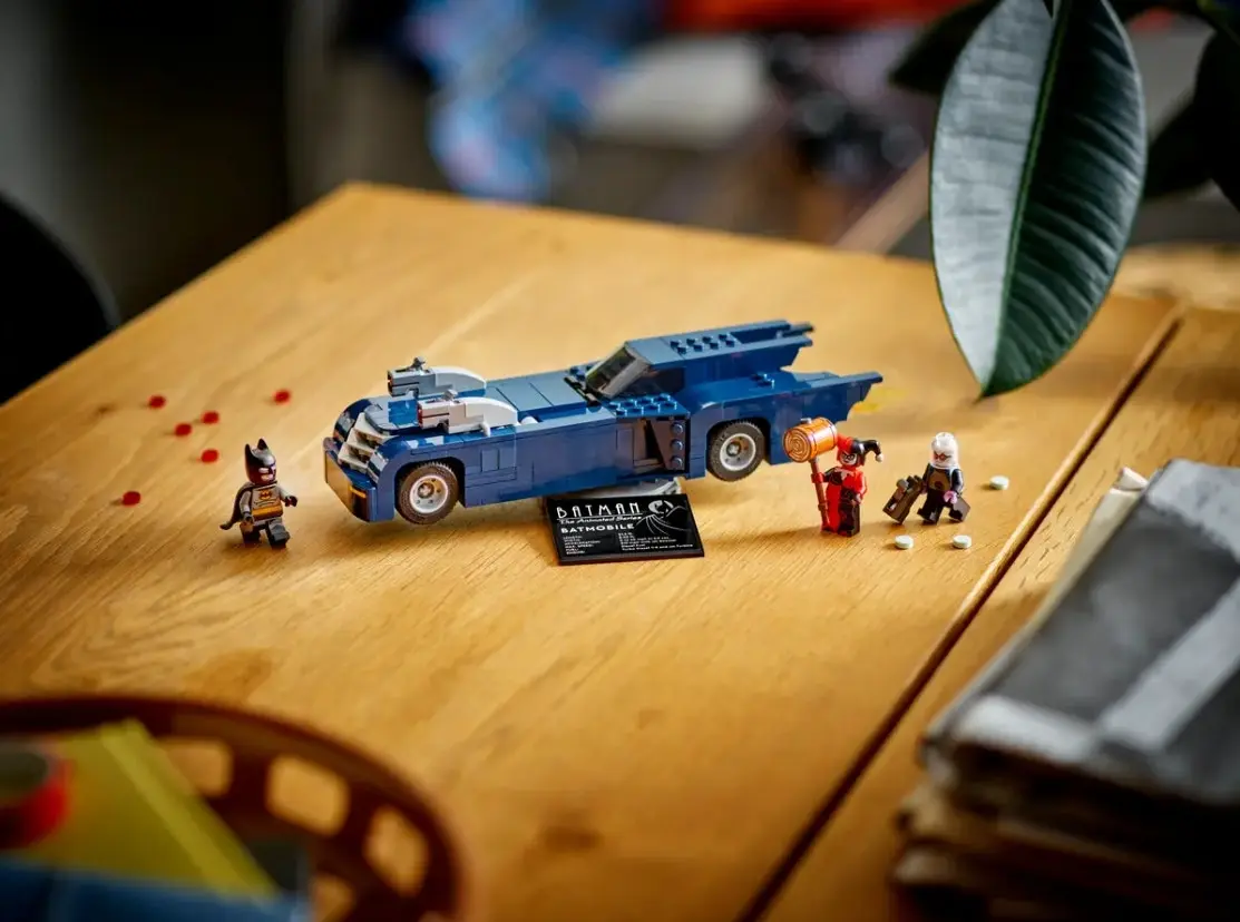 LEGO DC Batman with the Batmobile vs. Harley Quinn and Mr. Freeze 76274