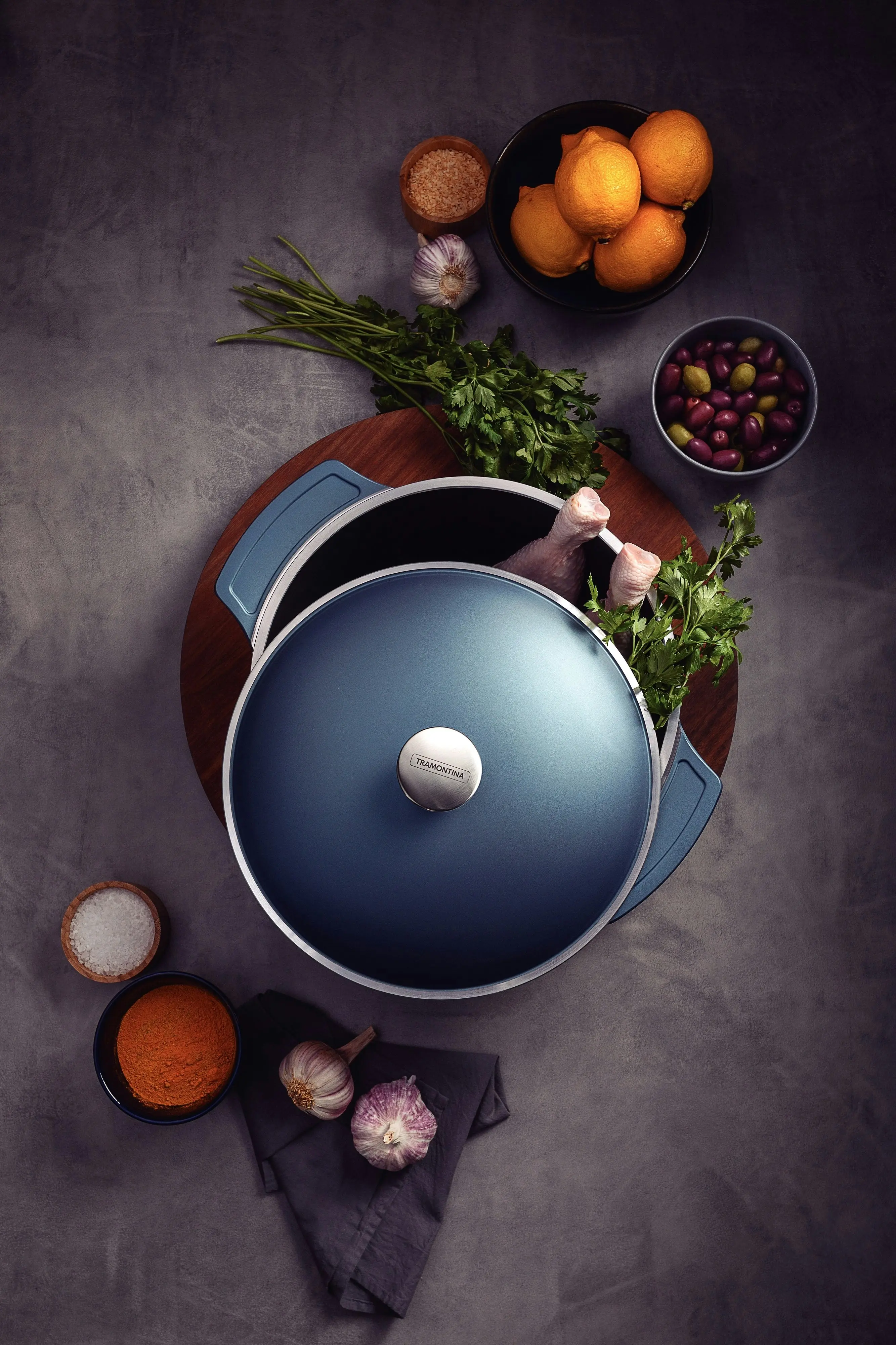 Tramontina Lyon casserole dish in forged aluminum with internal lining. External with Starflon High-Performance Non-stick Elemental Blue 24 cm