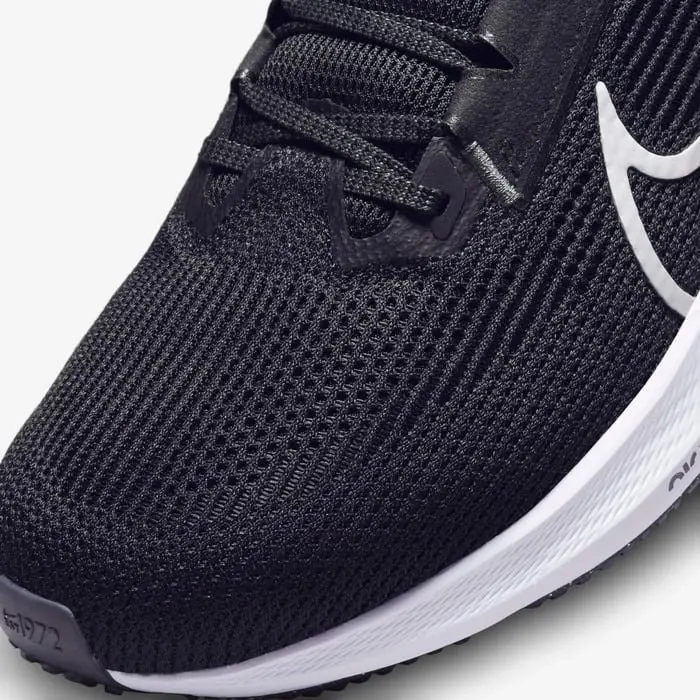 Nike Pegasus 40 Mens Road Running Shoes Athletic Sneakers in Black/White