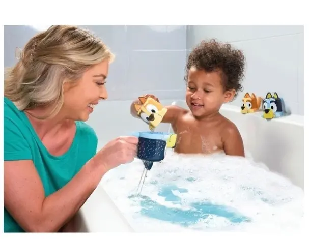 TOMY Bluey Family Pourers Bath Toy