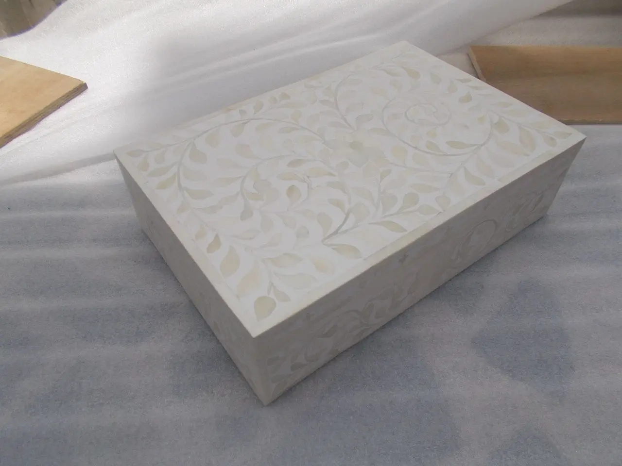 Zohi Interiors Zohi Interiors Signature Collection : Bone Inlay Large Box in Floral/White