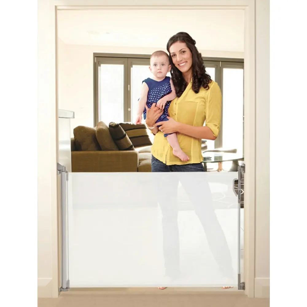 dreambaby Retractable Safety Gate Indoor/Outdoor Children/Kids/Pets White