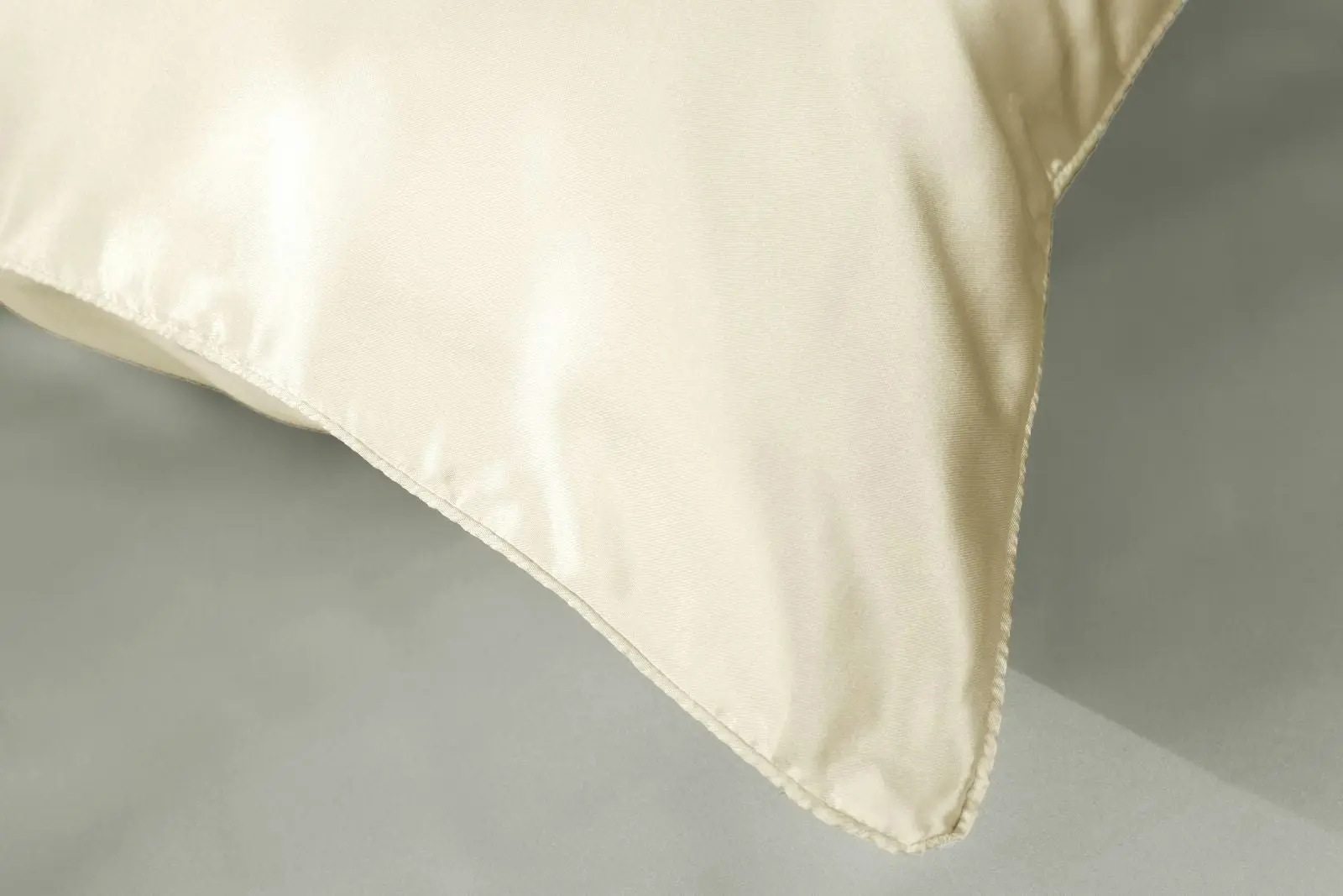 ARDOR "Ivory Dreams" SILK PILLOWCASE IVORY