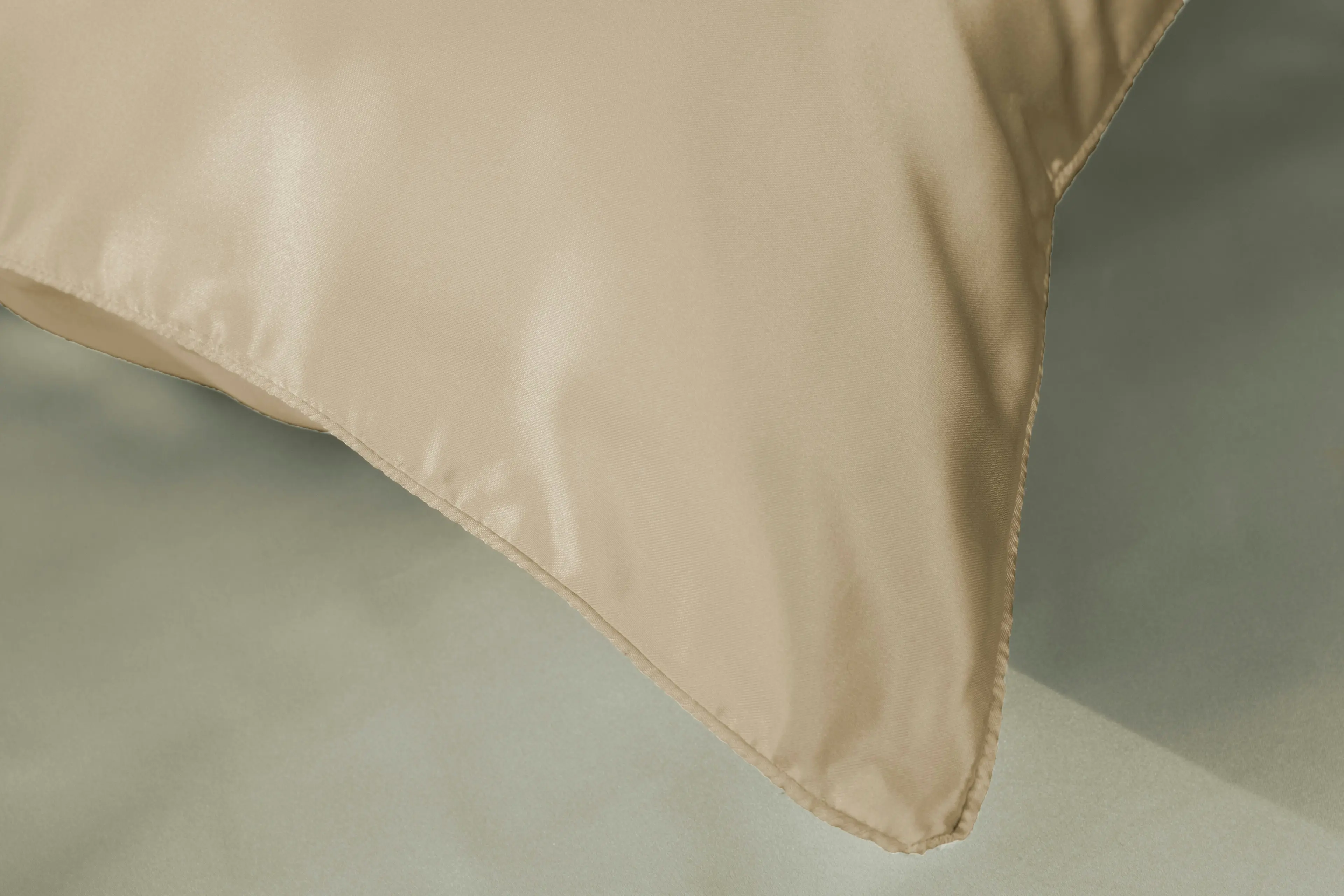 ARDOR "Golden Princess" SILK PILLOWCASE GOLDEN