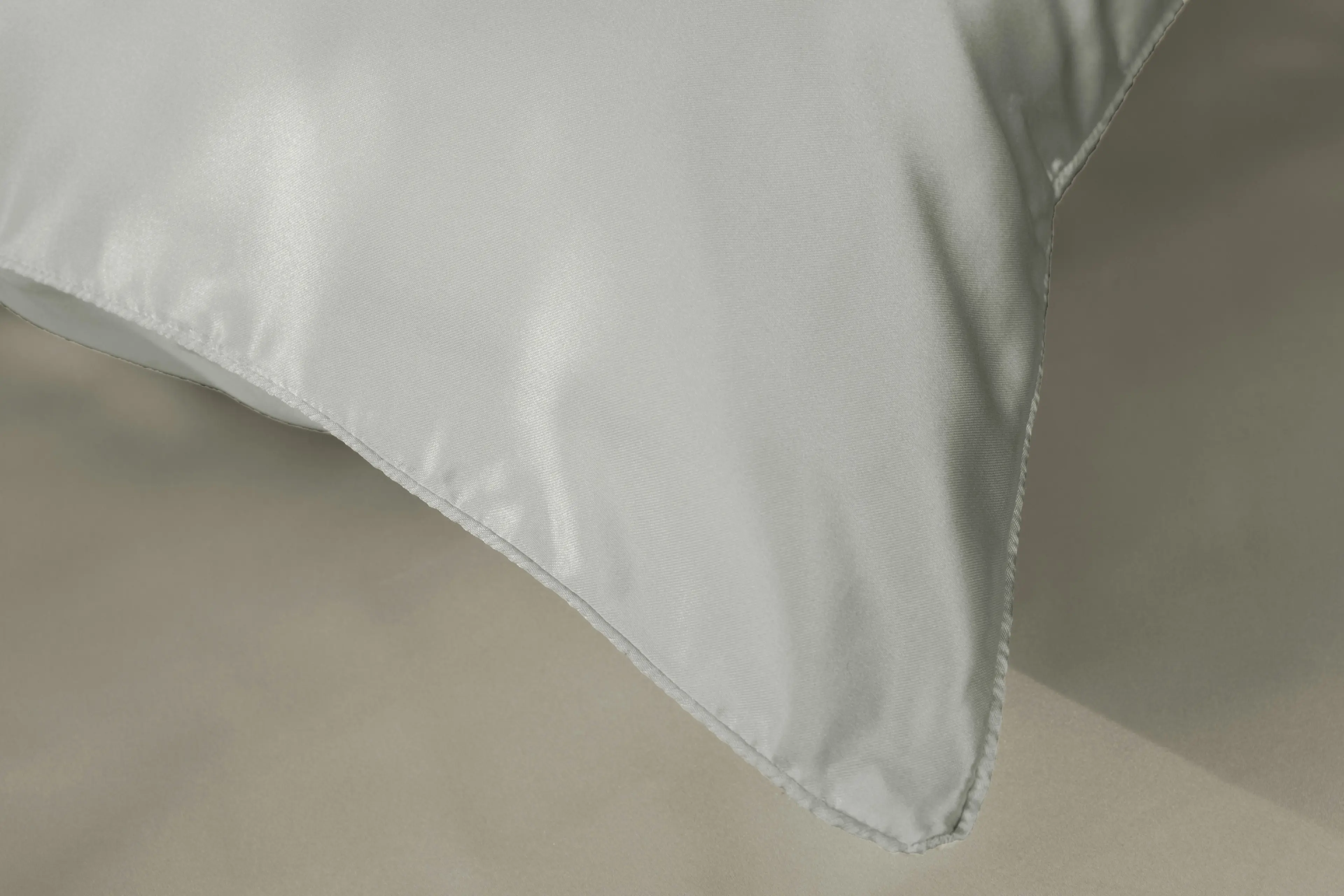 ARDOR "Silver Nights" SILK PILLOWCASE SILVER