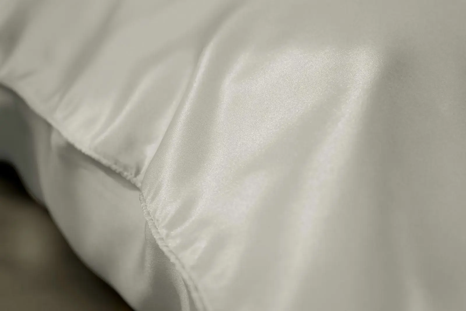 ARDOR "Silver Nights" SILK PILLOWCASE SILVER