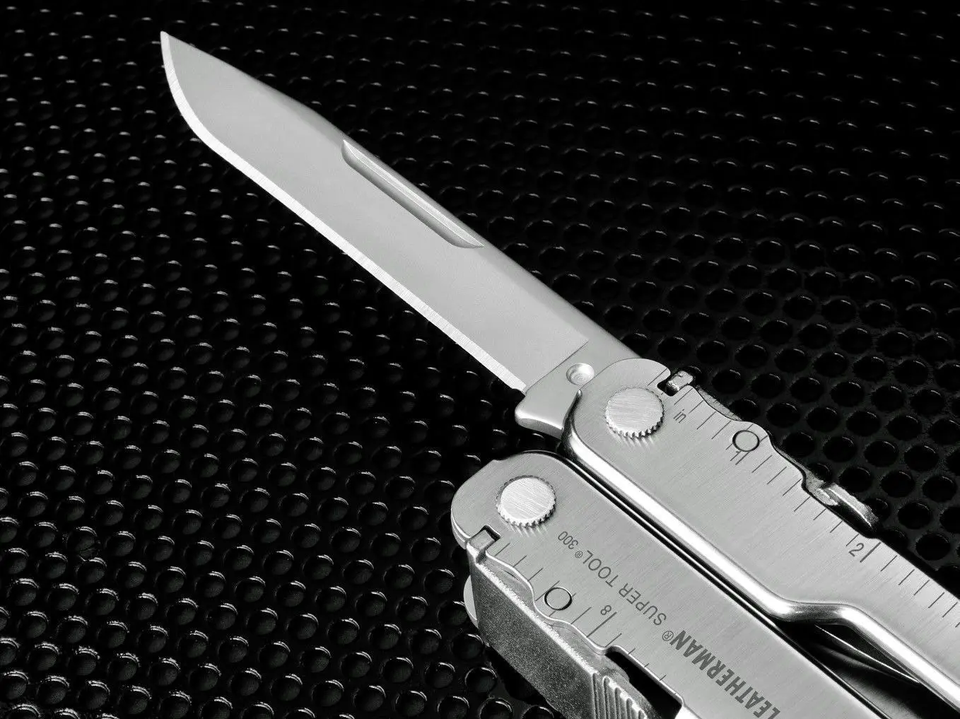 New Leatherman Supertool 300 Stainless Steel Multi Tool & Nylon Sheath