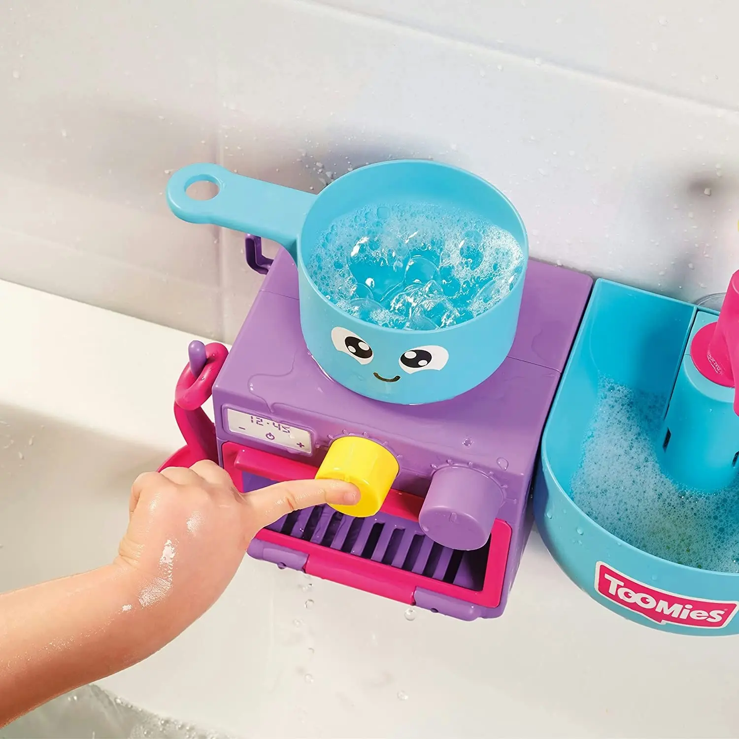 TOMY Toomies Bubble and Bake Bathtime Kitchen