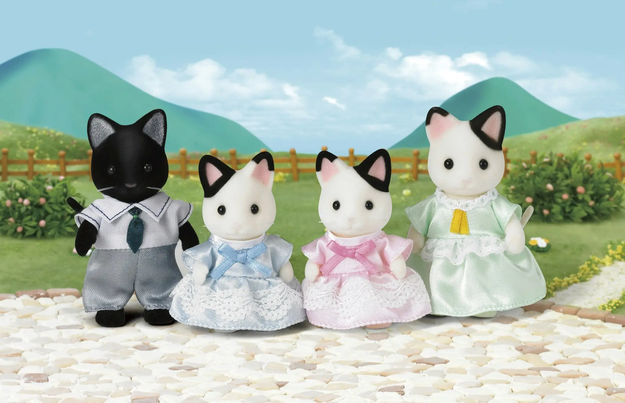 Sylvanian Families - Tuxedo Cat Family | SF5181