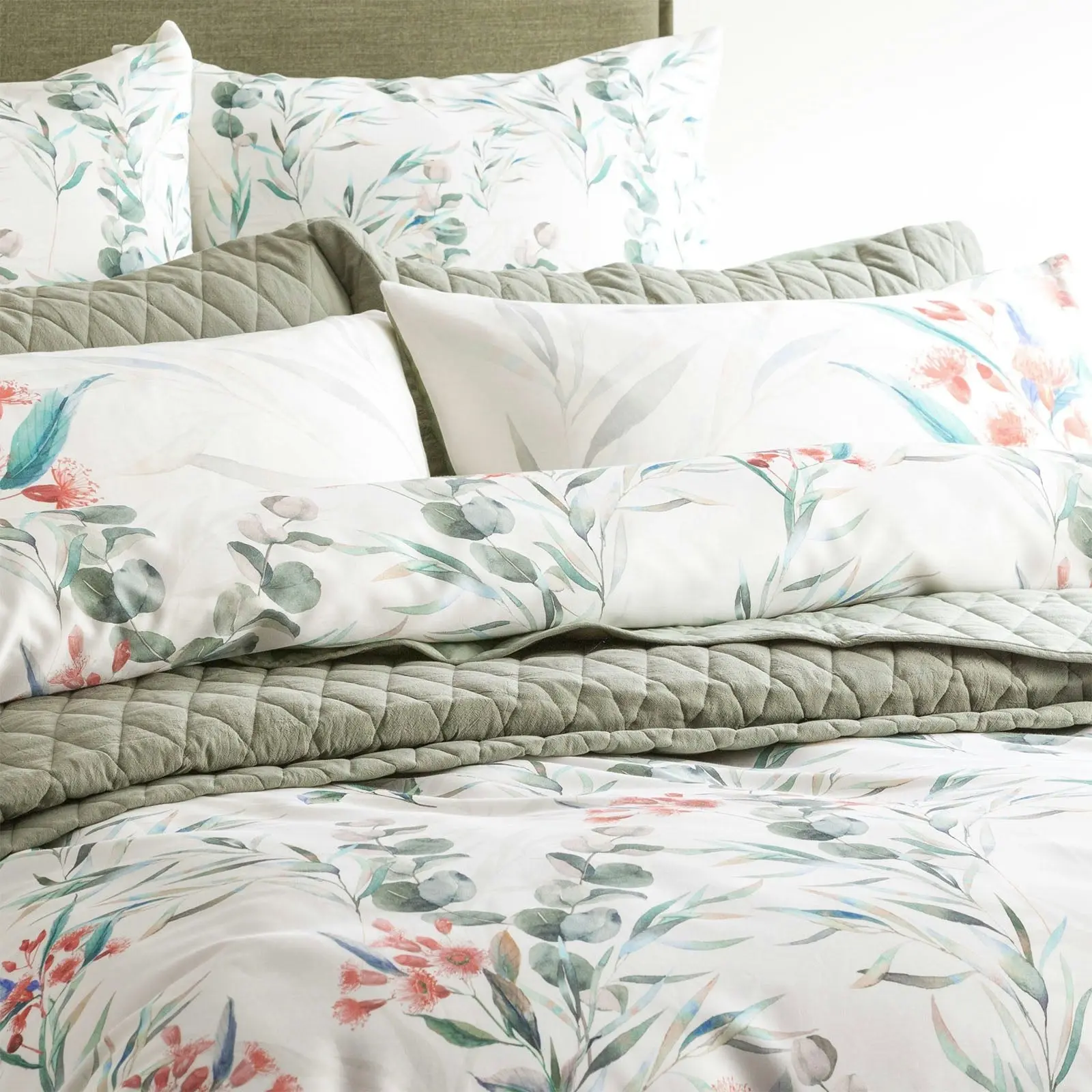 Gum Blossom Quilt cover set 300 Thread Count Cotton Reversible